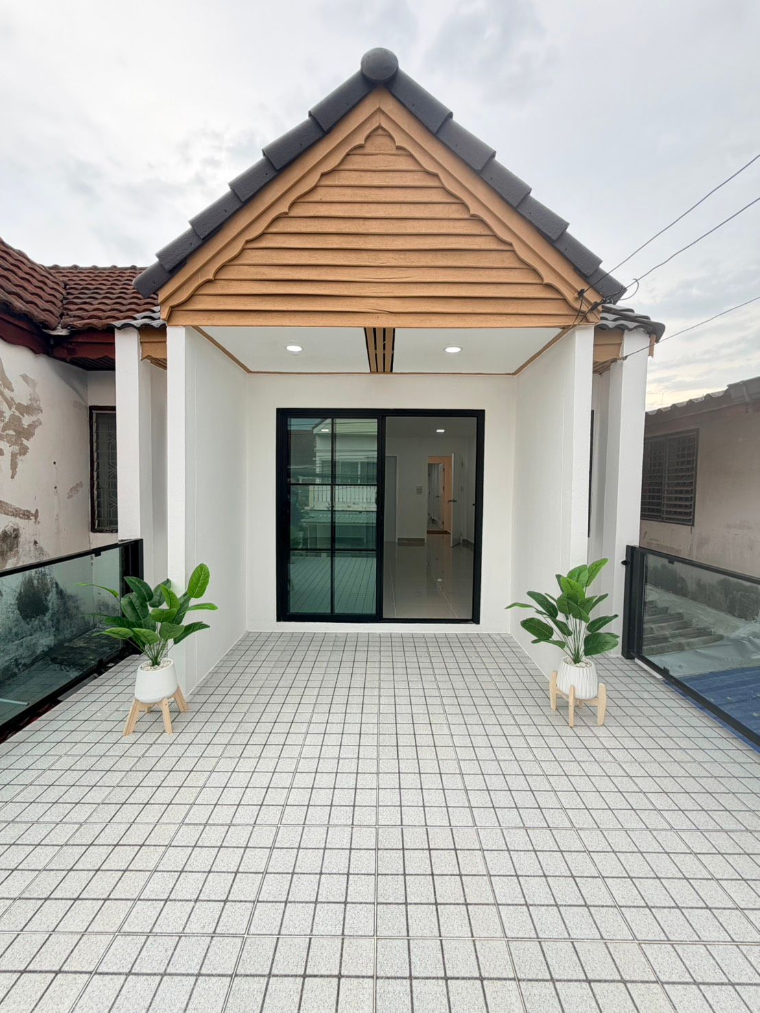 🏡 ทาวน์เฮ้าส์ รีโนเวทใหม่ หมู่บ้านลานทอง ปากเกร็ด | ✨ ราคา 2.39 ล้านบาท