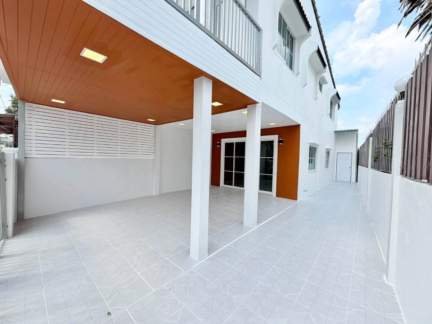 🏡 ทาวน์เฮ้าส์ หลังมุม รีโนเวทใหม่ ติดถนนเมน ค้าขายได้ "บัวทองเคหะ" | ราคา 2.79 ล้านบาท 5