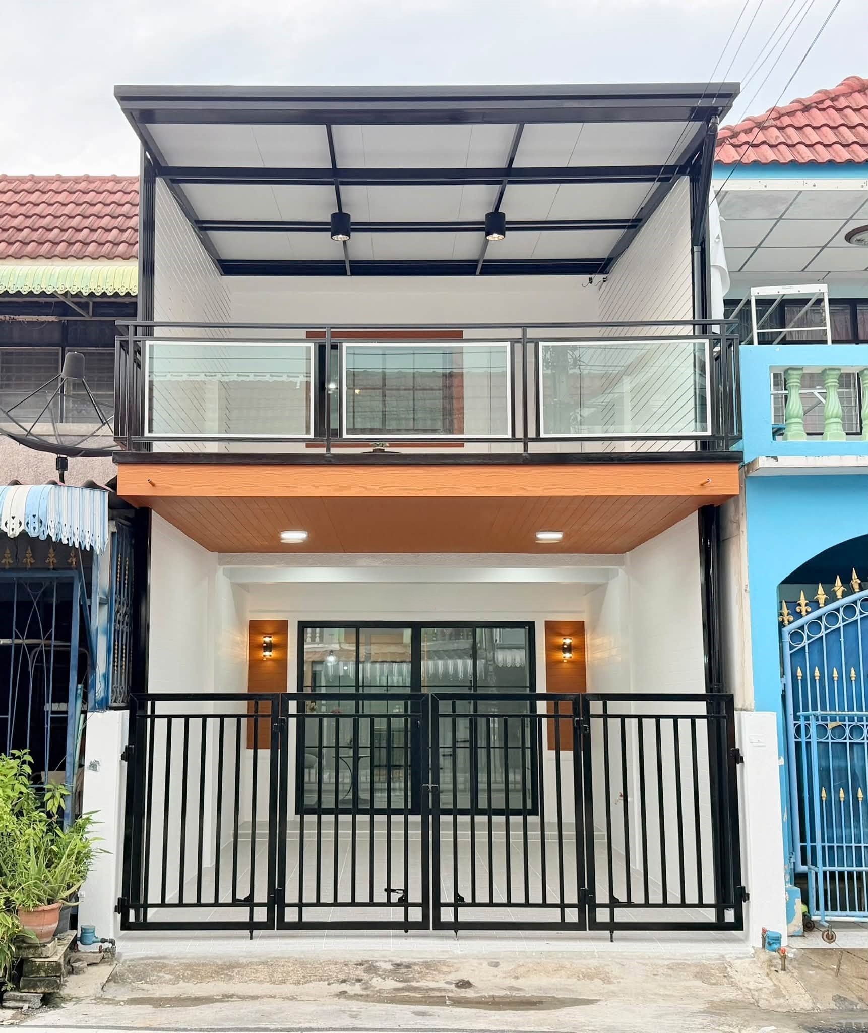 🏡 ทาวน์เฮ้าส์ รีโนเวทใหม่ "พระปิ่น 3" ติดถนนกาญจนาภิเษก | ราคา 2.19 ล้านบาท