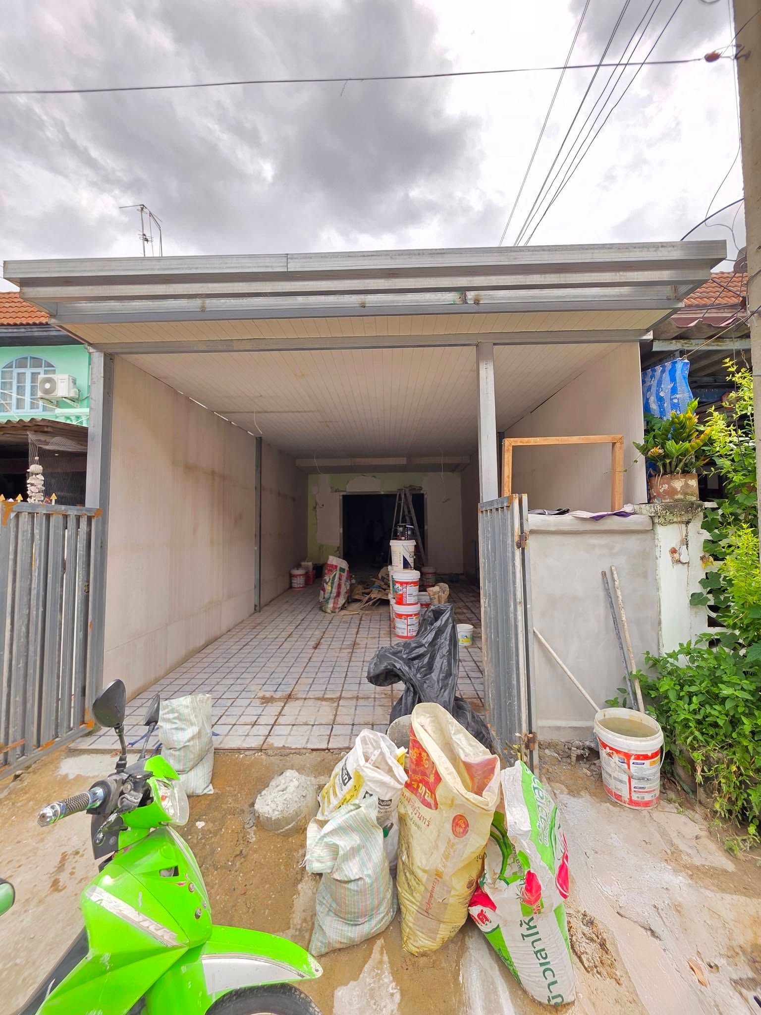 🏡 ทาวน์เฮ้าส์ รีโนเวทใหม่ ใกล้รถไฟฟ้า "หมู่บ้านบัวทอง 2" | ราคา 1.99 ล้าน!