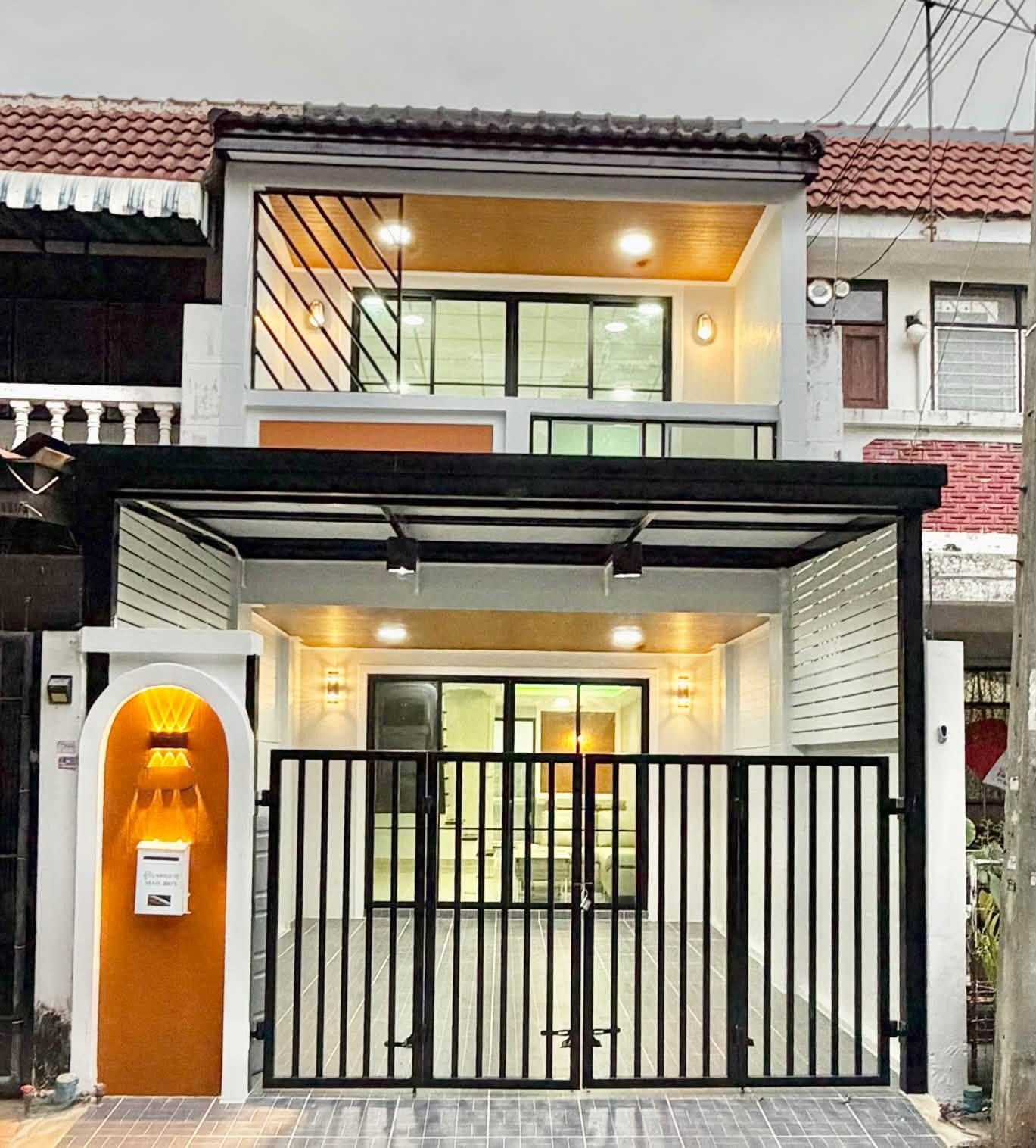 🏡 ทาวน์เฮ้าส์ รีโนเวทใหม่ ซอยเรวดี 57 ใจกลางนนทบุรี วิวโล่งไม่ชนใคร | ราคา 2.49 ล้านบาท