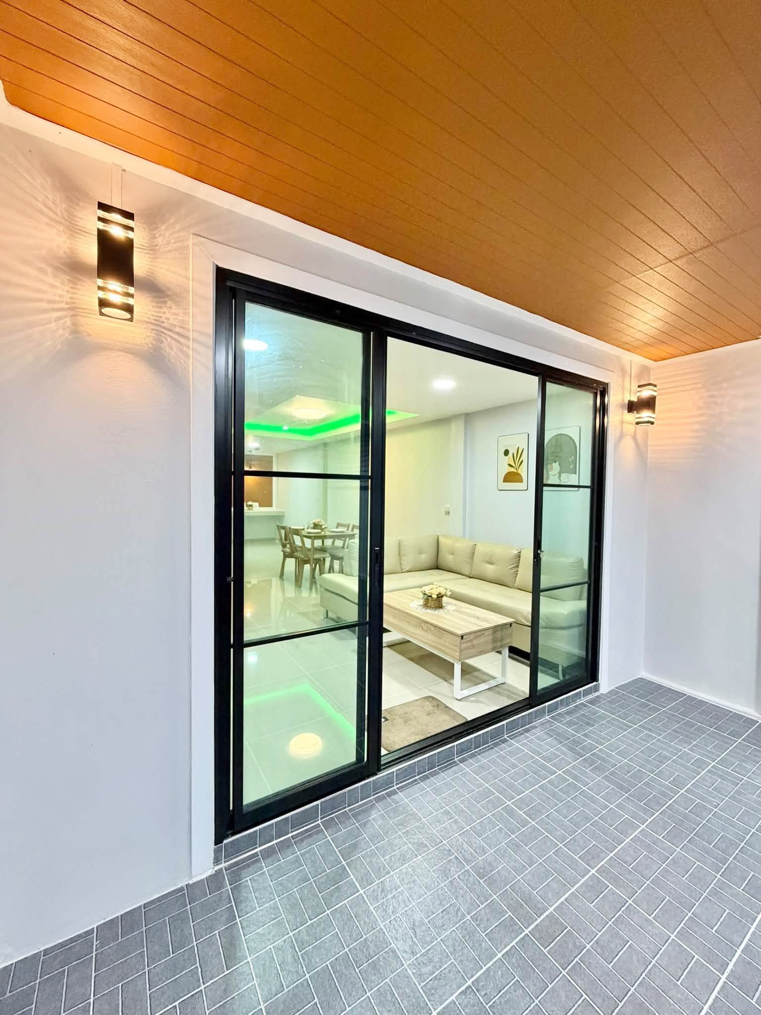 🏡 ทาวน์เฮ้าส์ รีโนเวทใหม่ ซอยเรวดี 57 ใจกลางนนทบุรี วิวโล่งไม่ชนใคร | ราคา 2.49 ล้านบาท 3