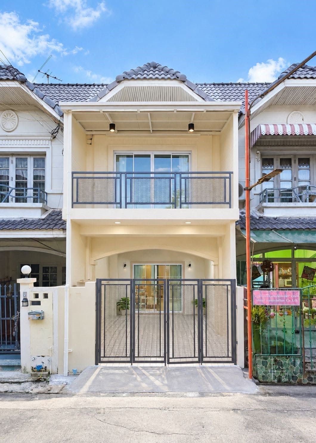 🏡 ทาวน์เฮ้าส์รีโนเวทใหม่ "มนวดีกรีนพาร์ค" ไทรน้อย นนทบุรี | ราคา 1.79 ล้านบาท