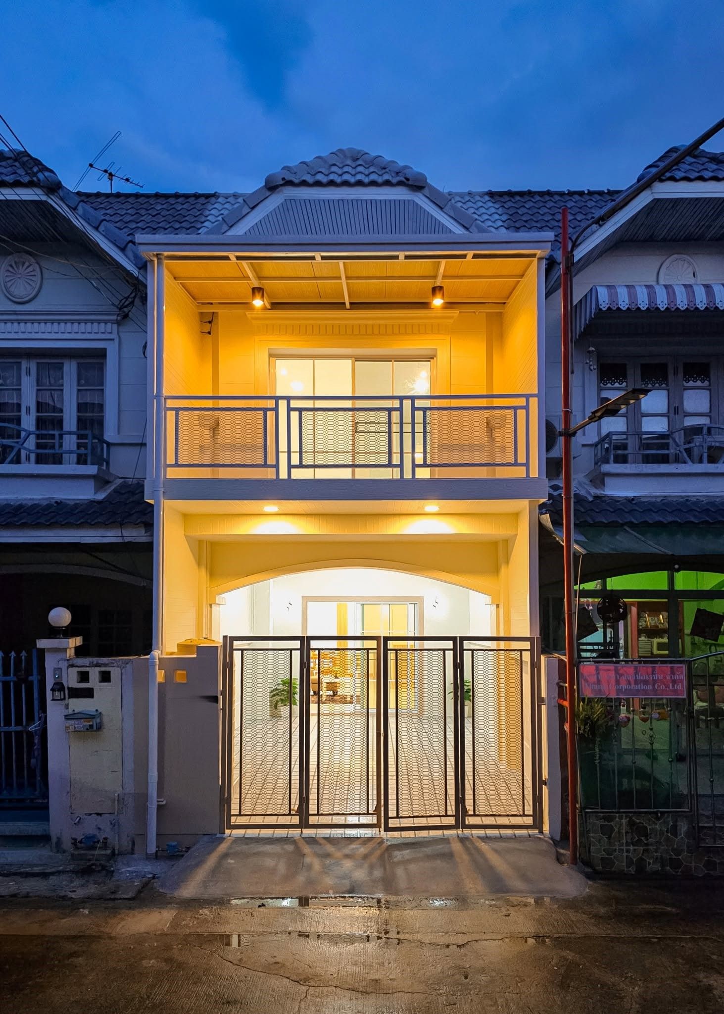 🏡 ทาวน์เฮ้าส์รีโนเวทใหม่ "มนวดีกรีนพาร์ค" ไทรน้อย นนทบุรี | ราคา 1.79 ล้านบาท
