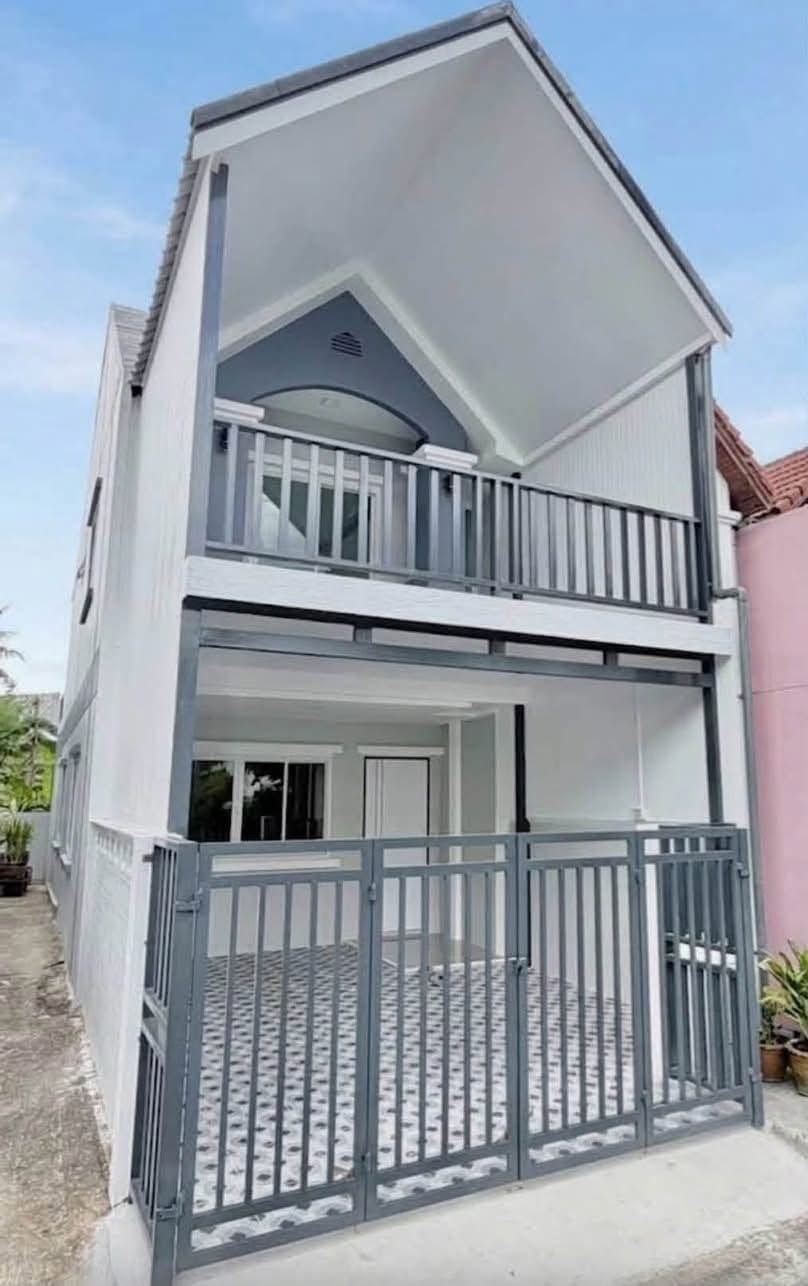 🏡 ทาวน์เฮ้าส์หลังมุม รีโนเวทใหม่ทั้งหลัง ติดรถไฟฟ้า"หมู่บ้าน กมลลักษณ์" | ราคา 2.09 ล้านบาท 3