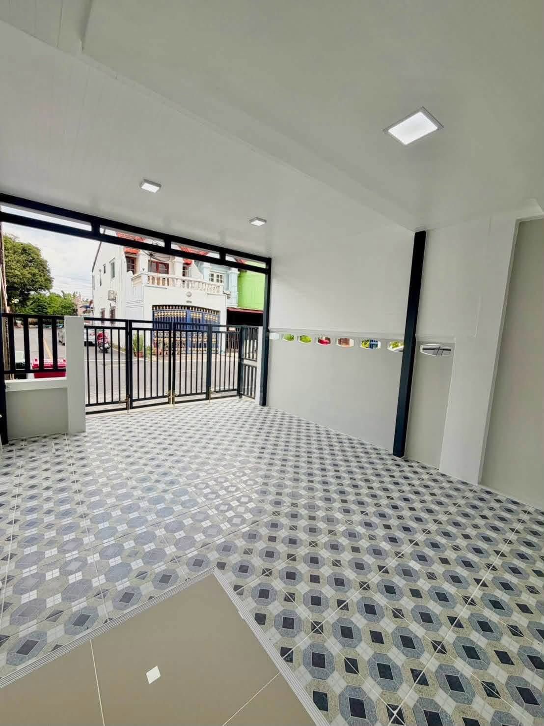 🏡 ทาวน์เฮ้าส์หลังมุม รีโนเวทใหม่ทั้งหลัง ติดรถไฟฟ้า"หมู่บ้าน กมลลักษณ์" | ราคา 2.09 ล้านบาท 5