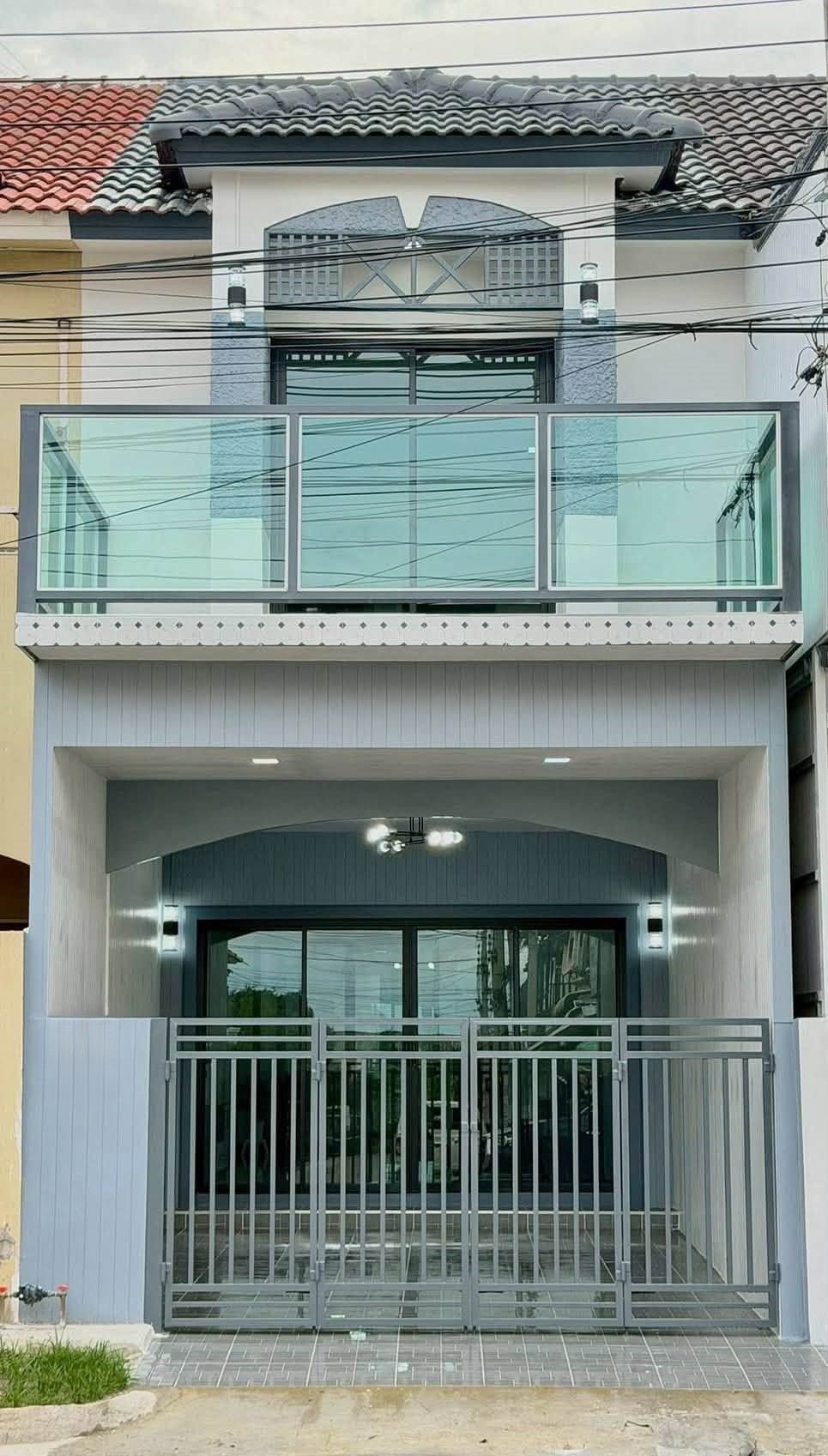 🏡 ทาวน์เฮ้าส์ รีโนเวทใหม่ ถนนเมน "ปิยวรารมย์ เฟส 1 " ไทรน้อย เดินทางสะดวก | ราคา 1.79 ล้านบาท