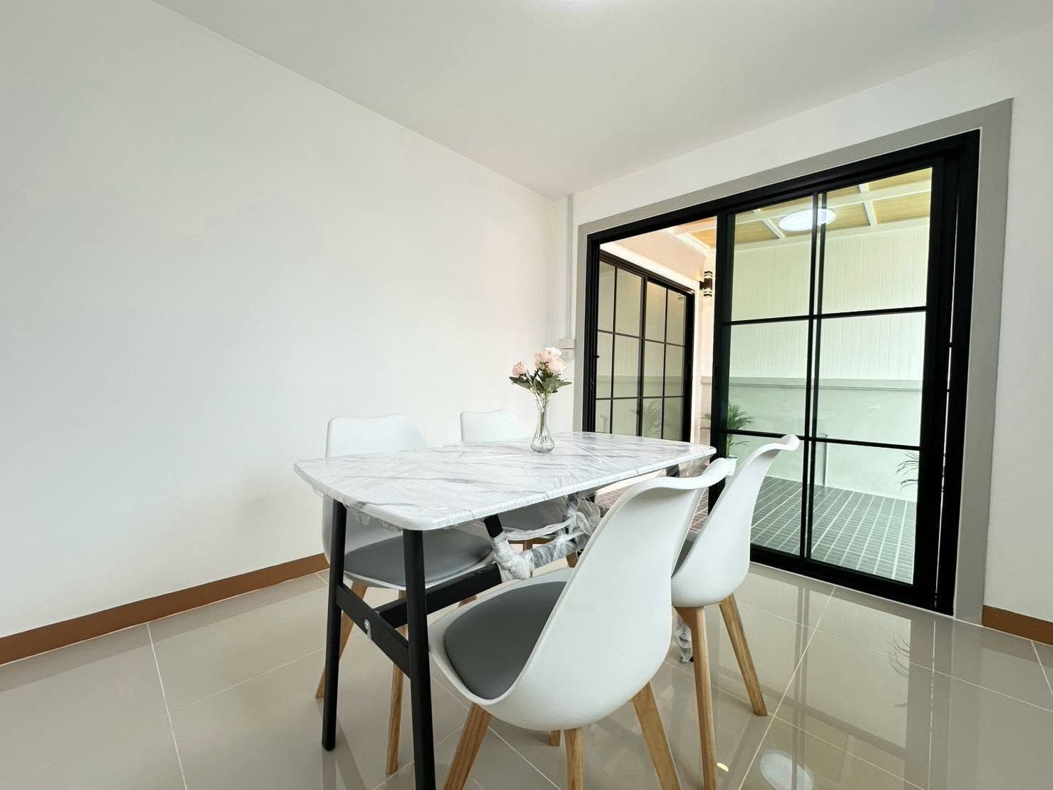 🏡 ทาวน์เฮ้าส์รีโนเวทใหม่ "หมู่บ้านบัวทอง 4" พร้อมอยู่ แถมเฟอร์นิเจอร์ครบชุด! | ราคา  1.35 ล้านบาท 5