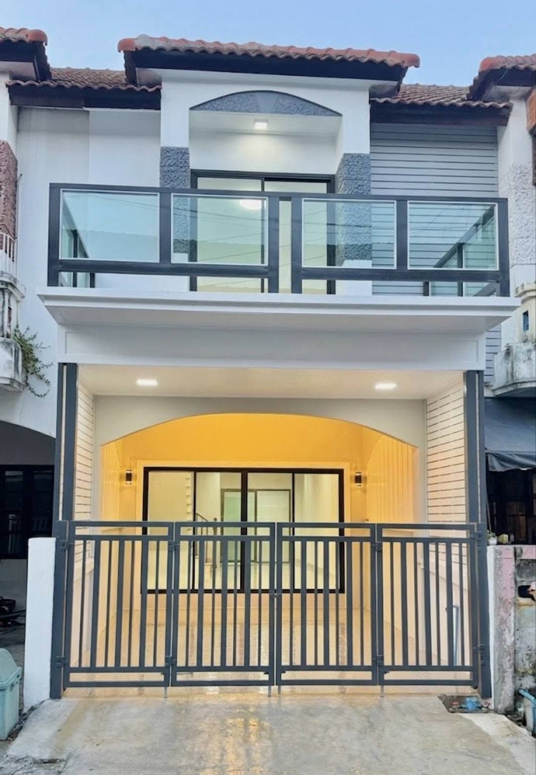 🏡 ทาวน์เฮ้าส์รีโนเวทใหม่ "ปิยวรารมย์ เฟส 1 "ถนนบ้านกล้วย-ไทรน้อย | ราคา 1.59 ล้านบาท