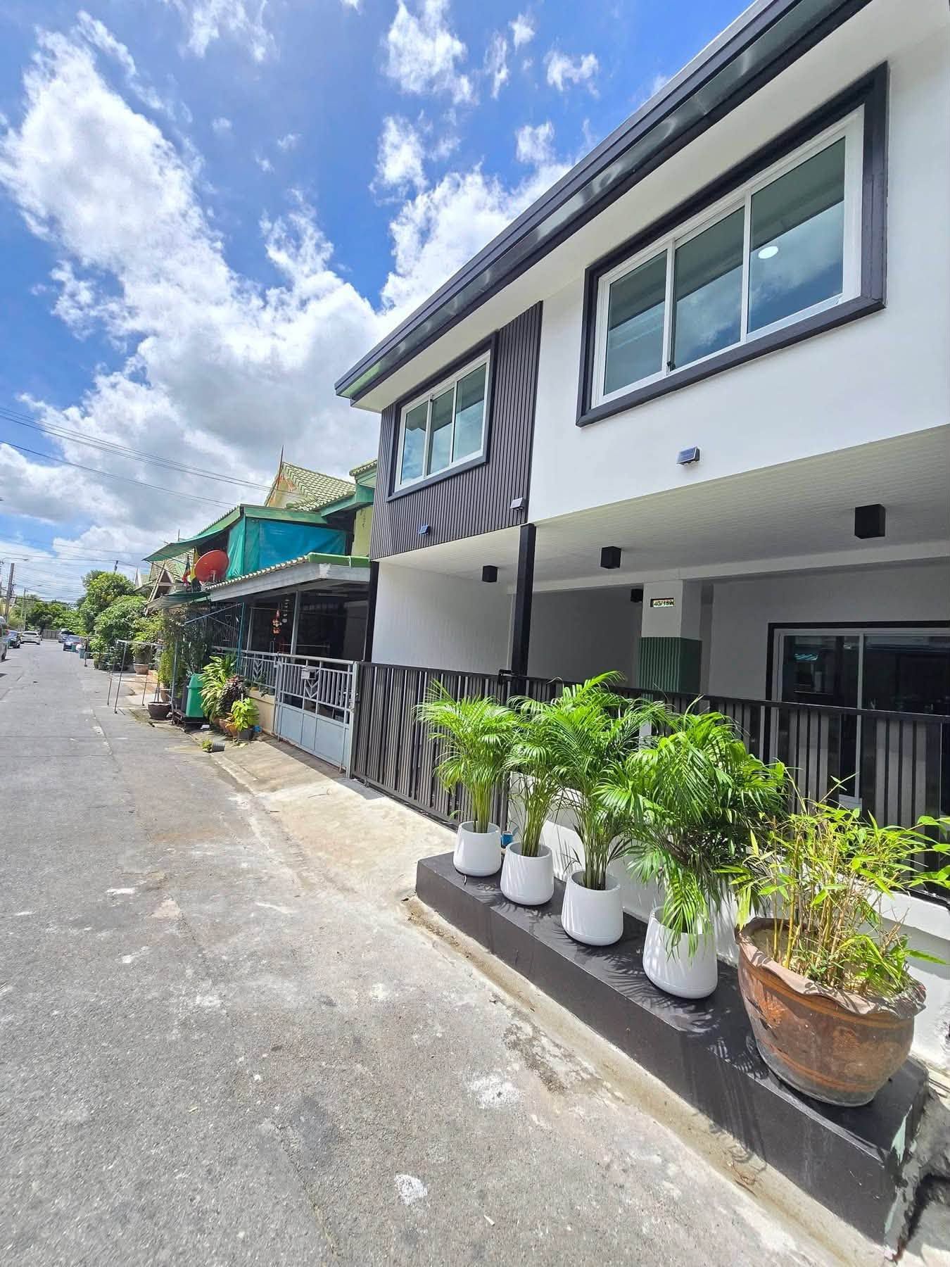 🏡 ทาวน์เฮ้าส์ รีโนเวทใหม่ "ม.พฤกษา 14 เอ" ทำเลดี ติดถนนใหญ่ | ราคา 1.95 ล้านบาท