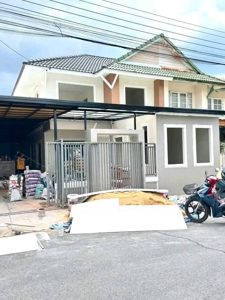 บ้านแฝดทำเลทอง ติดถนนเมน พฤกษา 14A ซอยวัดลาดปลาดุก เพียง 3.19 ล้าน!