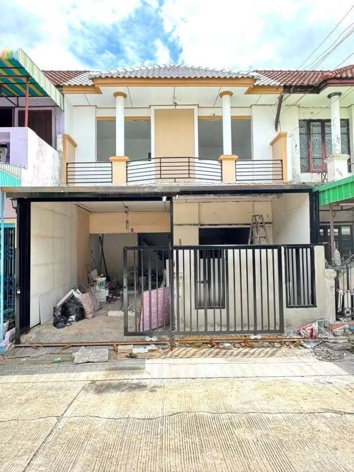ทาวน์เฮ้าส์รีโนเวทใหม่ 3 นอน หมู่บ้านบัวทอง 4 ซอยบ้านกล้วย เพียง 1.79 ล้าน ฟรีทุกค่าใช้จ่าย!