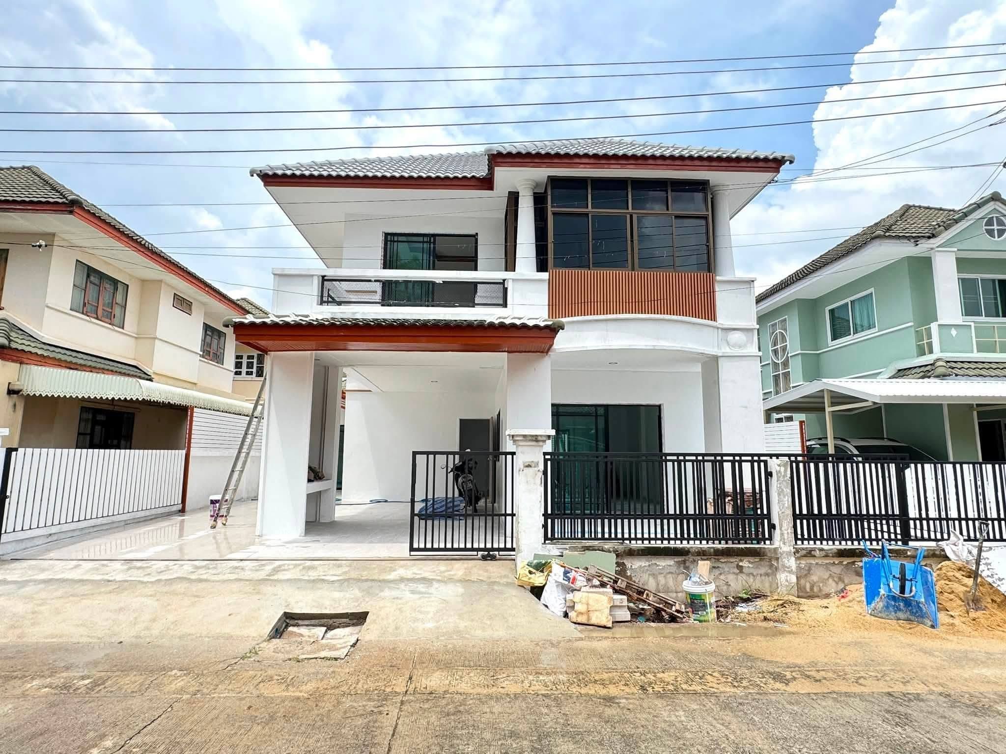 บ้านเดี่ยวรีโนเวทใหม่ ดิเอมเมอรัล การ์เด้น 1 ถนนชัยพฤกษ์ เพียง 4.09 ล้าน