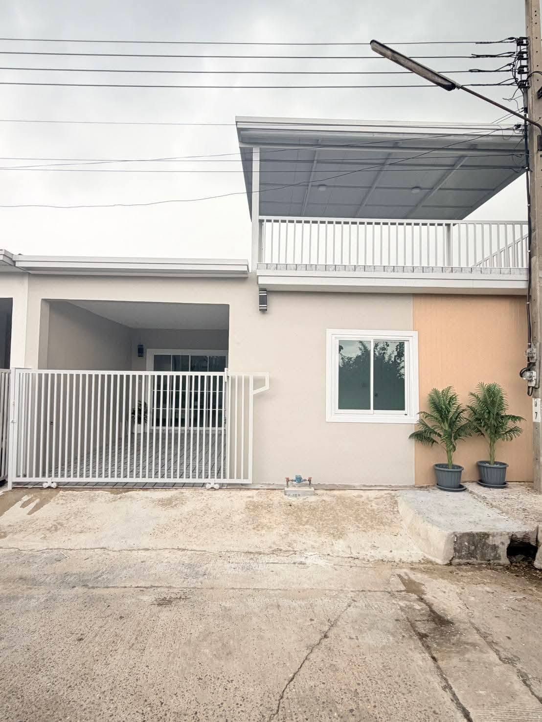 🏡 ทาวน์เฮ้าส์ รีโนเวทใหม่ หลังมุม "พฤกษา 3" พร้อมเทอเรสรับลมทุ่งนา | ราคา 1.85 ล้านบาท
