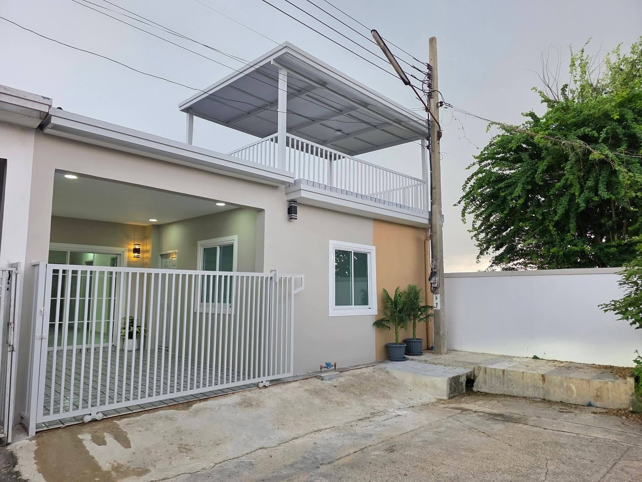 🏡 ทาวน์เฮ้าส์ รีโนเวทใหม่ หลังมุม "พฤกษา 3" พร้อมเทอเรสรับลมทุ่งนา | ราคา 1.85 ล้านบาท 2