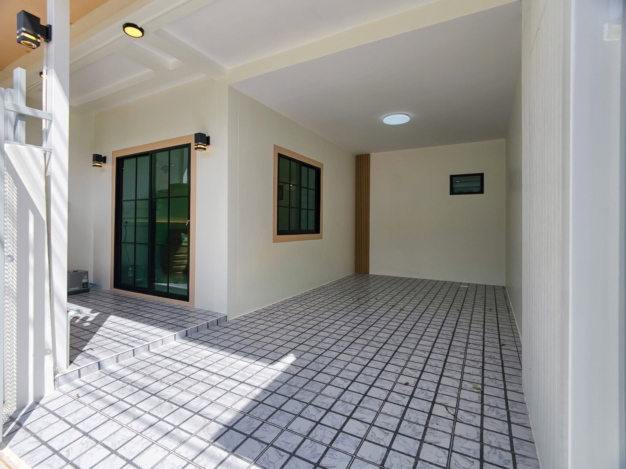 🏠 ทาวน์เฮ้าส์ รีโนเวทใหม่ ทำเลค้าขาย ถนนเมน "ม.ลดาสิริ บ้านกล้วย-ไทรน้อย" | ราคา 2.09 ล้านบาท 2