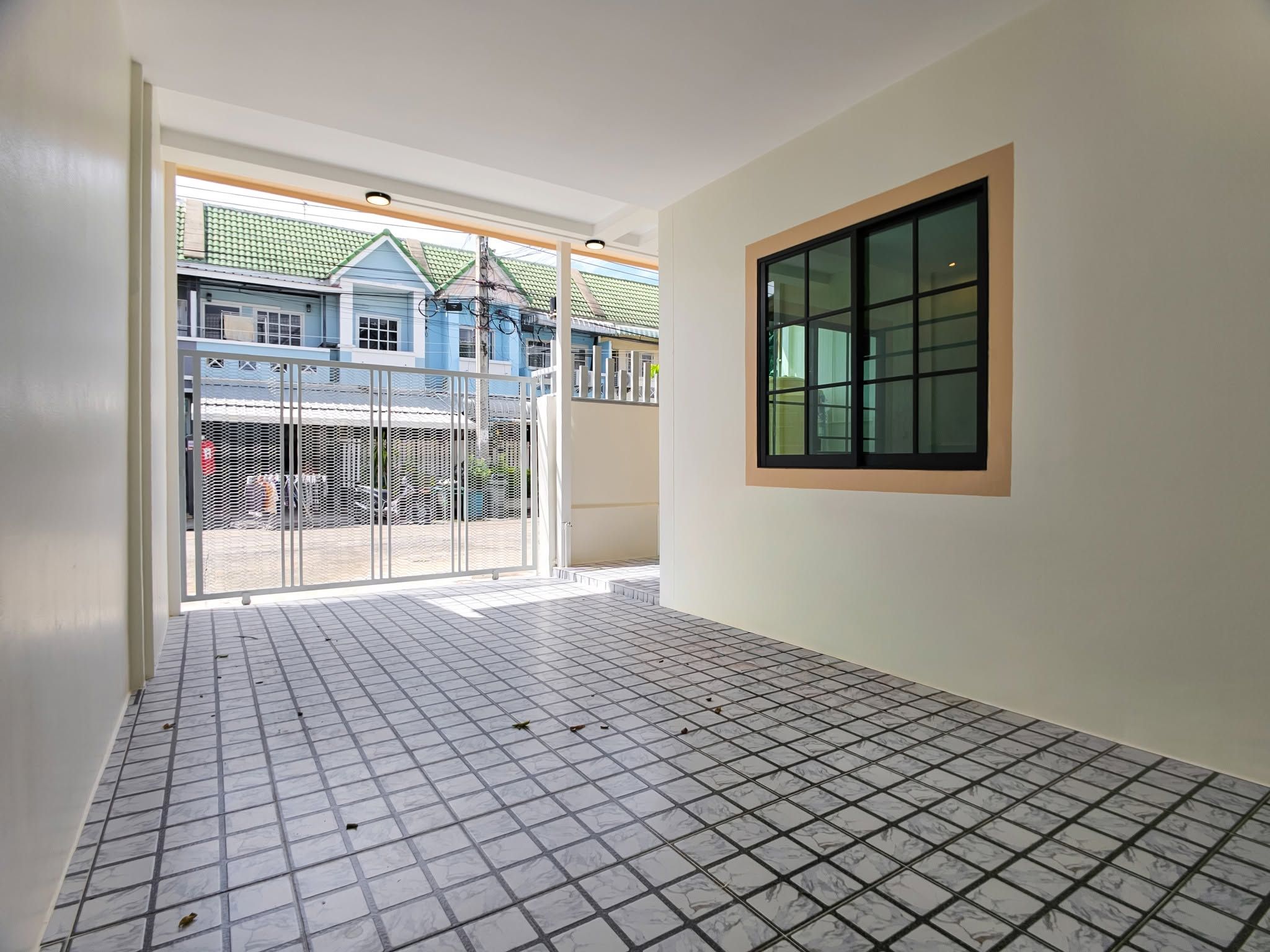 🏠 ทาวน์เฮ้าส์ รีโนเวทใหม่ ทำเลค้าขาย ถนนเมน "ม.ลดาสิริ บ้านกล้วย-ไทรน้อย" | ราคา 2.09 ล้านบาท 3