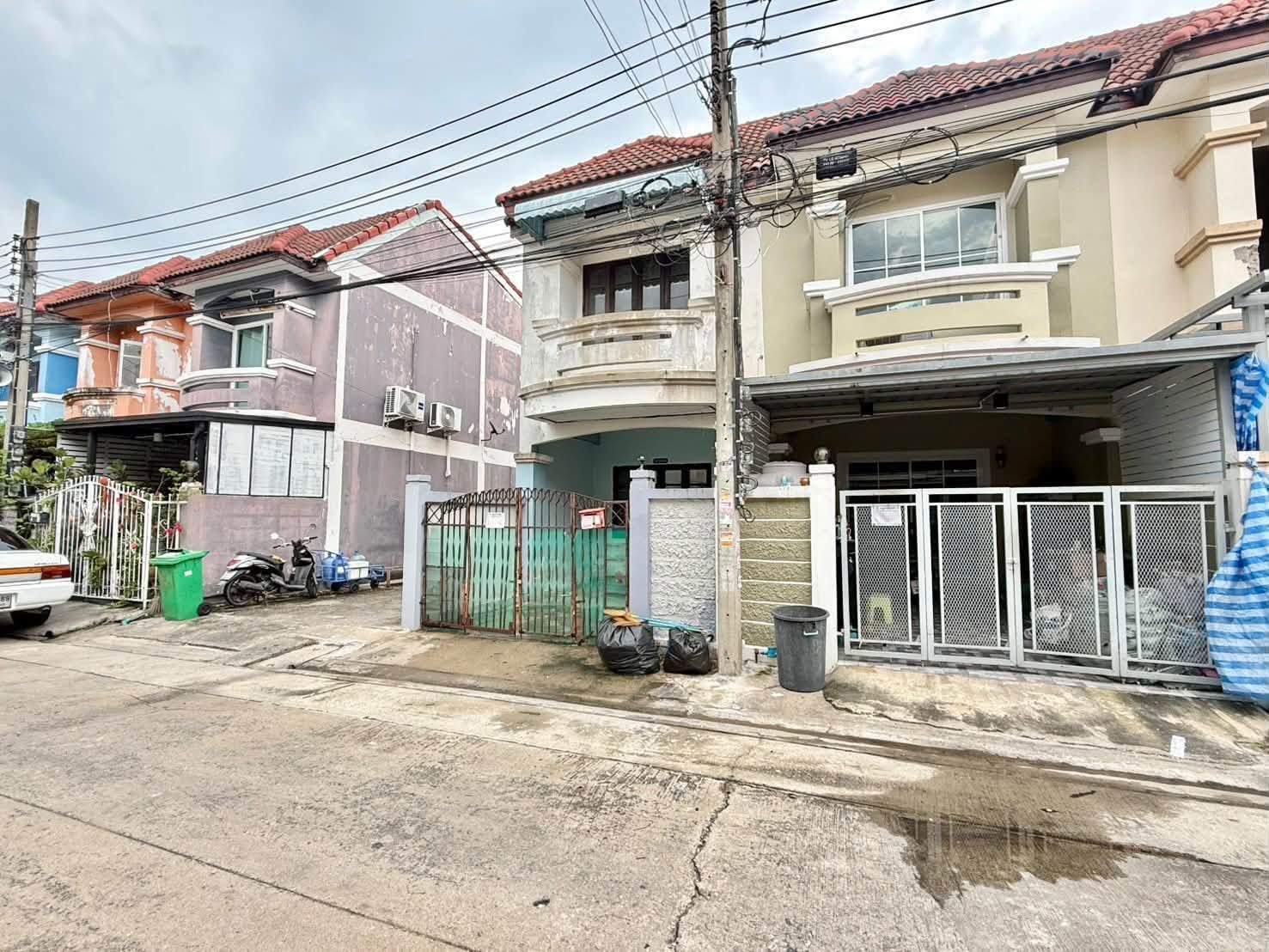 ทาวน์เฮ้าส์หลังมุม หมู่บ้านนริศา ซอย 2 ใกล้ถนนกาญจนาภิเษก เพียง 1.79 ล้านบาท 3