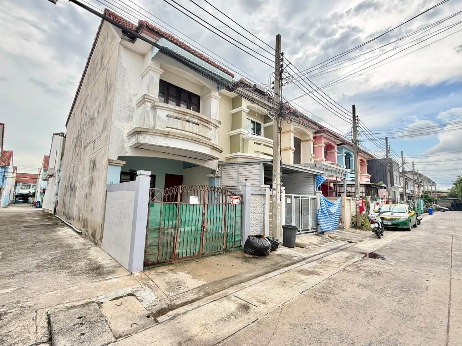 ทาวน์เฮ้าส์หลังมุม หมู่บ้านนริศา ซอย 2 ใกล้ถนนกาญจนาภิเษก เพียง 1.79 ล้านบาท 4