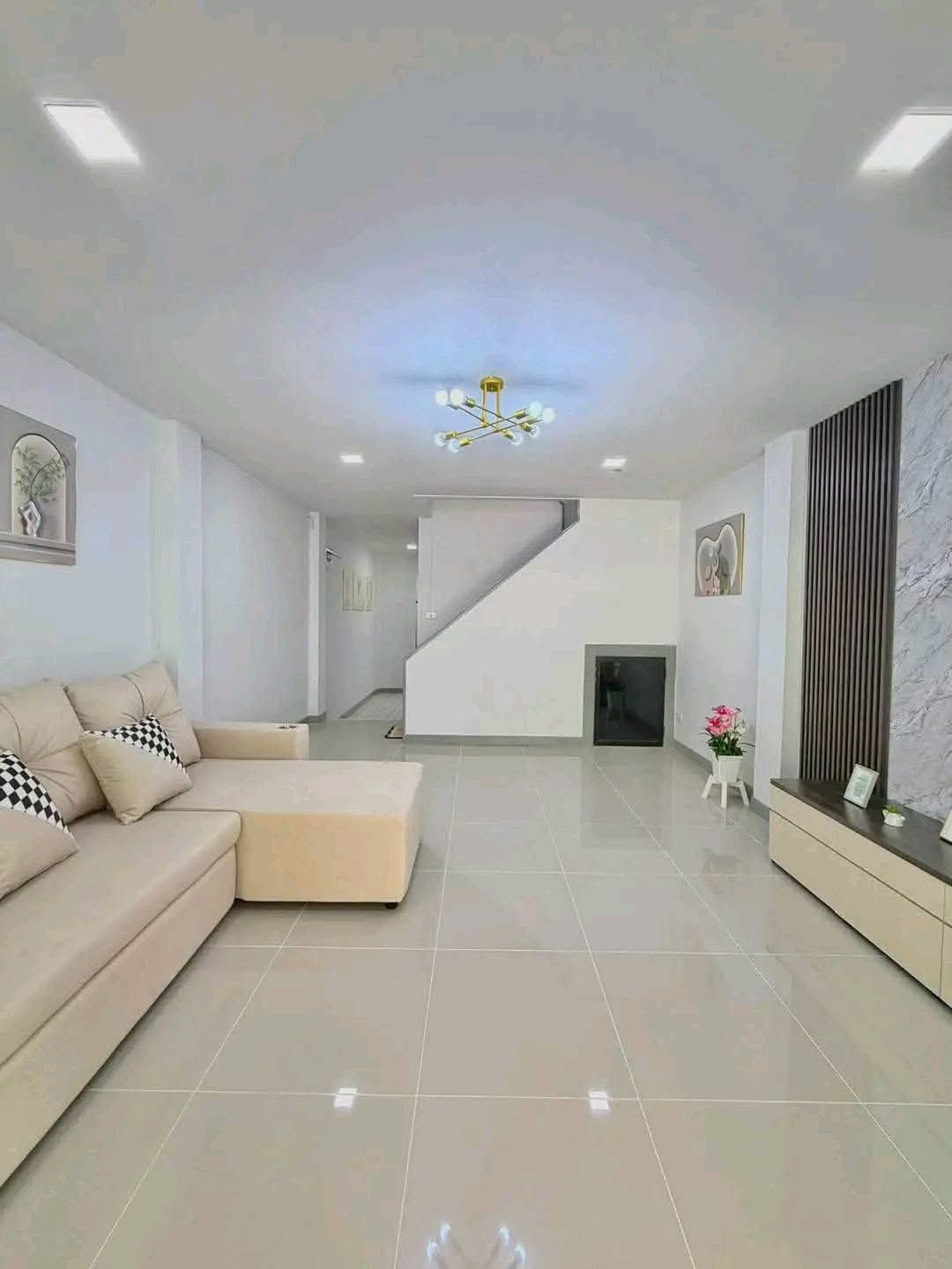 🏠 ทาวน์เฮ้าส์ 3 ชั้น รีโนเวทใหม่ "หมู่บ้านพุทธชาด" ใกล้รถไฟฟ้าสายสีม่วง สถานีบางพลู | ราคา 2.39 ล้านบาท 3