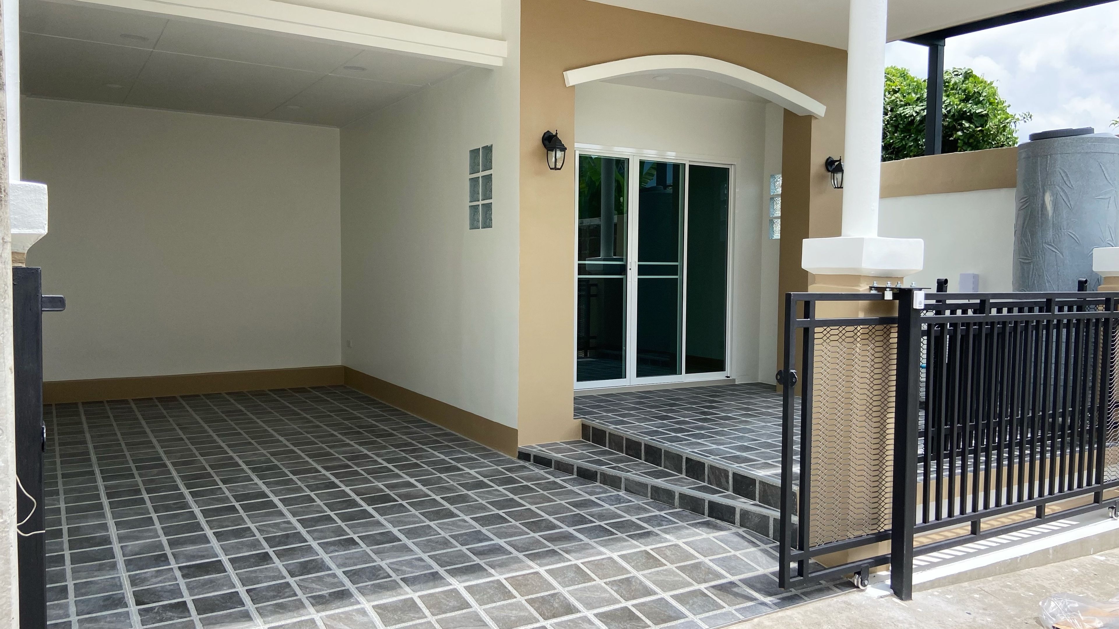 🏡 ทาวน์เฮ้าส์หลังมุม รีโนเวทใหม่ "หมู่บ้านบุศรินทร์ วงแหวนรัตนาธิเบศร์" ต่อเติมระเบียงชั้นบน | ราคา 2.39 ล้านบาท 3