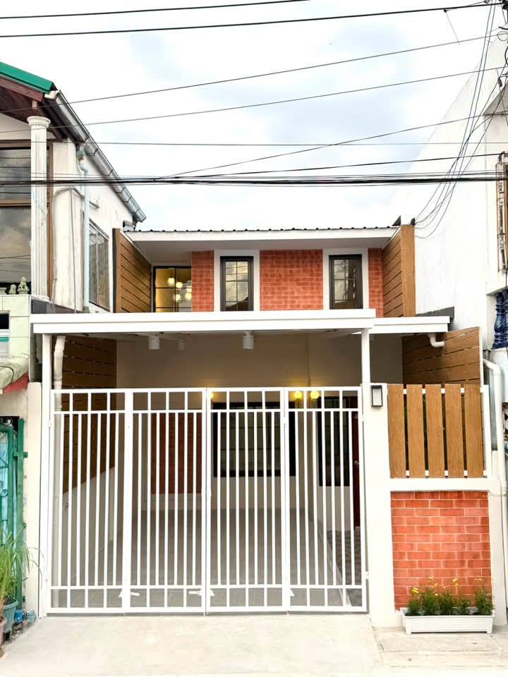 🏡 ทาวน์เฮ้าส์ รีโนเวทใหม่ "หมู่บ้านสวัสดิการ กทม." ทำเลใกล้ห้าง + รถไฟฟ้า เดินทางสะดวก | ราคา 2.59 ล้านบาท