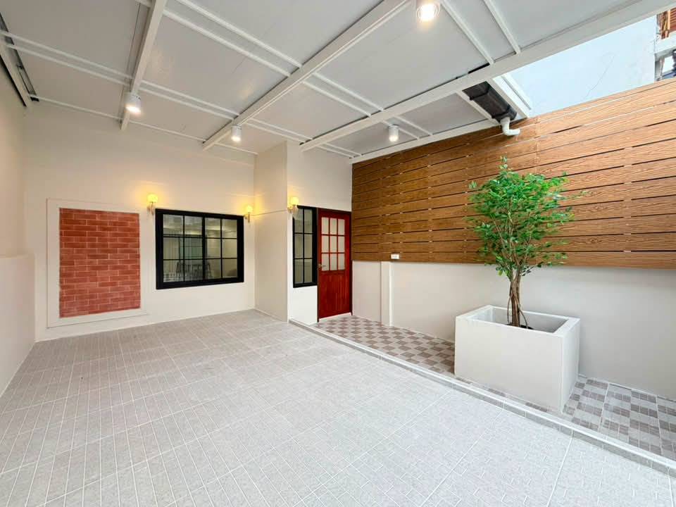 🏡 ทาวน์เฮ้าส์ รีโนเวทใหม่ "หมู่บ้านสวัสดิการ กทม." ทำเลใกล้ห้าง + รถไฟฟ้า เดินทางสะดวก | ราคา 2.59 ล้านบาท