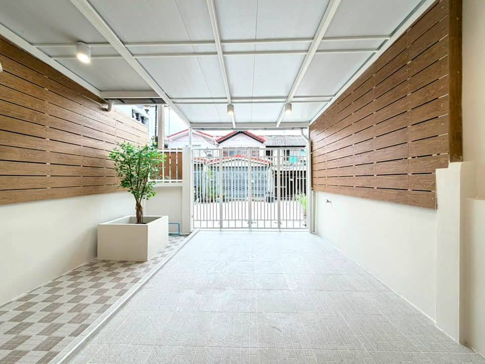 🏡 ทาวน์เฮ้าส์ รีโนเวทใหม่ "หมู่บ้านสวัสดิการ กทม." ทำเลใกล้ห้าง + รถไฟฟ้า เดินทางสะดวก | ราคา 2.59 ล้านบาท 3