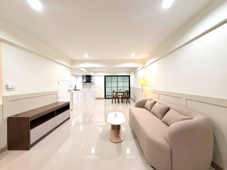 🏡 ทาวน์เฮ้าส์ รีโนเวทใหม่ "หมู่บ้านสวัสดิการ กทม." ทำเลใกล้ห้าง + รถไฟฟ้า เดินทางสะดวก | ราคา 2.59 ล้านบาท 4