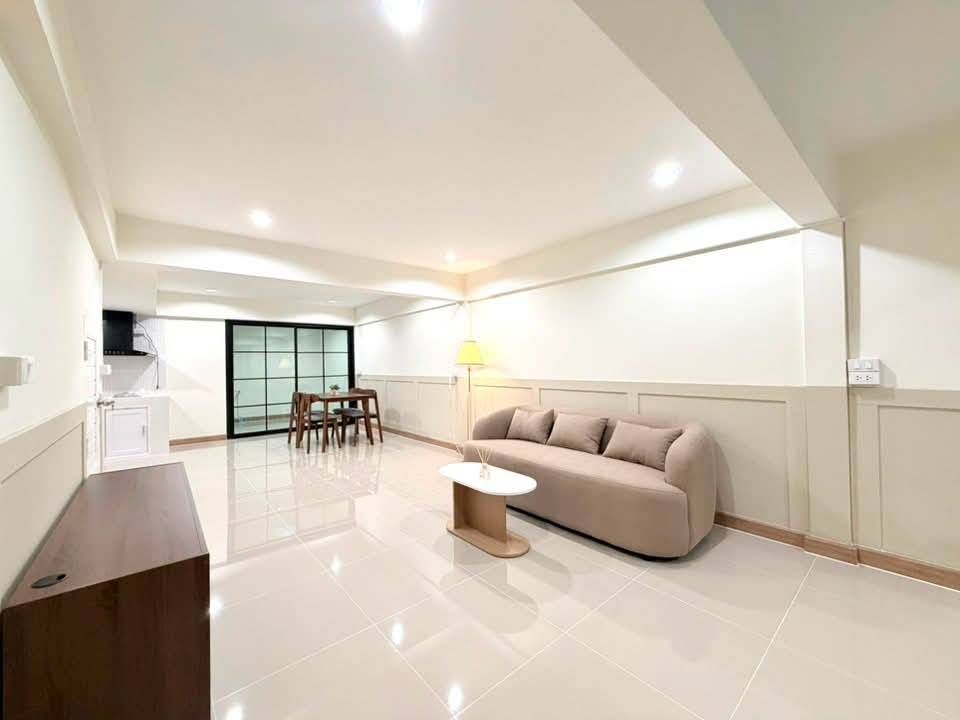 🏡 ทาวน์เฮ้าส์ รีโนเวทใหม่ "หมู่บ้านสวัสดิการ กทม." ทำเลใกล้ห้าง + รถไฟฟ้า เดินทางสะดวก | ราคา 2.59 ล้านบาท 5