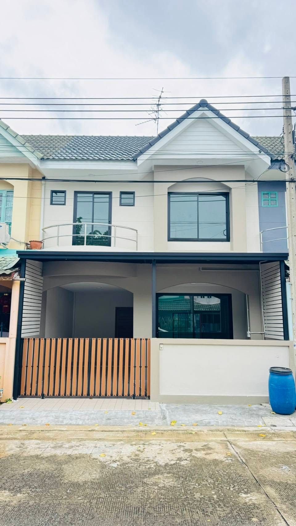 🏠 ทาวน์เฮ้าส์ 4 นอน รีโนเวทใหม่ "สุชา บางบัวทอง-สุพรรณบุรี" ทำเลดีติดถนนใหญ่ | ราคา 2.05 ล้านบาท