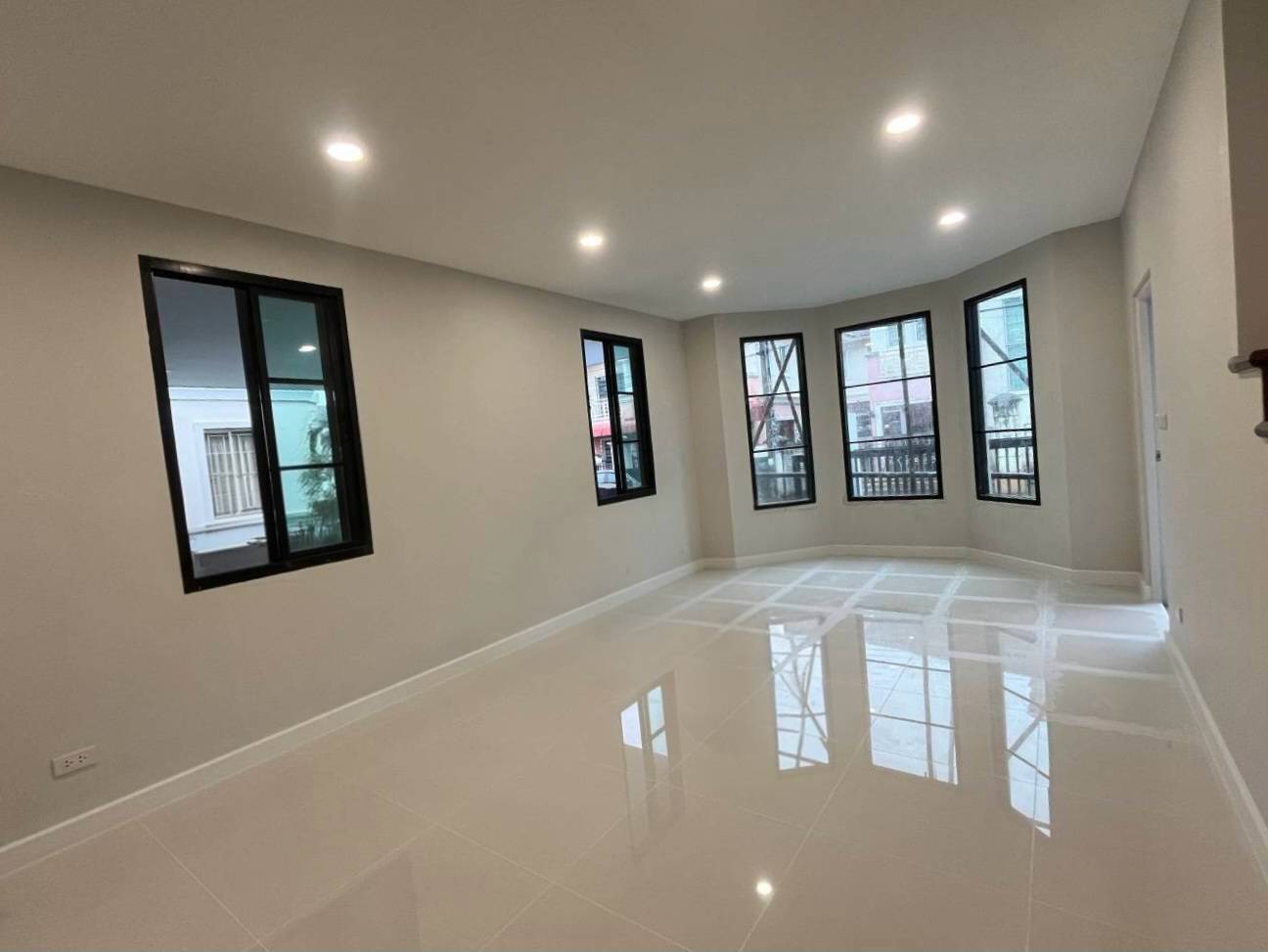 🏡 บ้านเดี่ยว รีโนเวทใหม่ "ภัสสร 7 รัตนาธิเบศร์ " ทำเลดี ใกล้ MRT บางพลู 400 ม. | ราคา 6.99 ล้านบาท