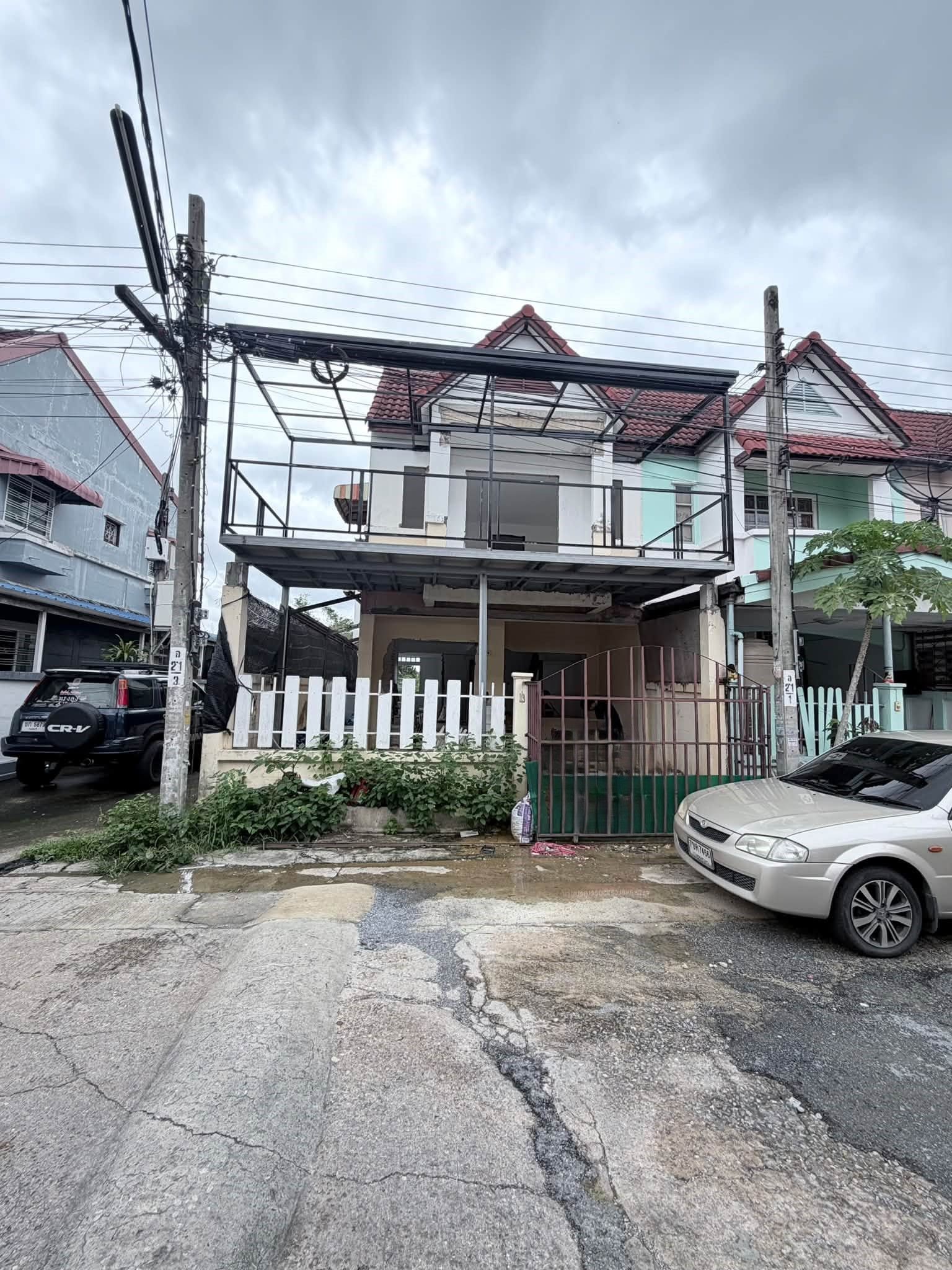 🏡 ทาวน์เฮ้าส์หลังริม รีโนเวทใหม่ ถนนเมน "สวีทโฮมปาร์ค" บางบัวทอง | ราคา 2.49 ล้านบาท