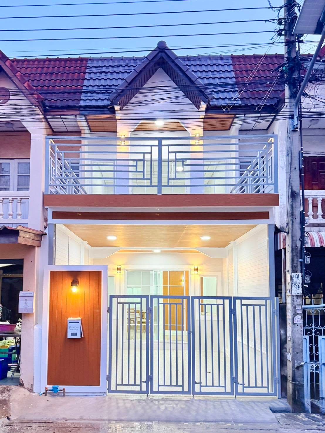 🏡 ทาวน์เฮาส์ ทำเลดี รีโนเวทใหม่ ใกล้เซ็นทรัลเวสต์เกต 500 ม. "จิตตกาญจน์" | ราคา 1.99 ล้านบาท