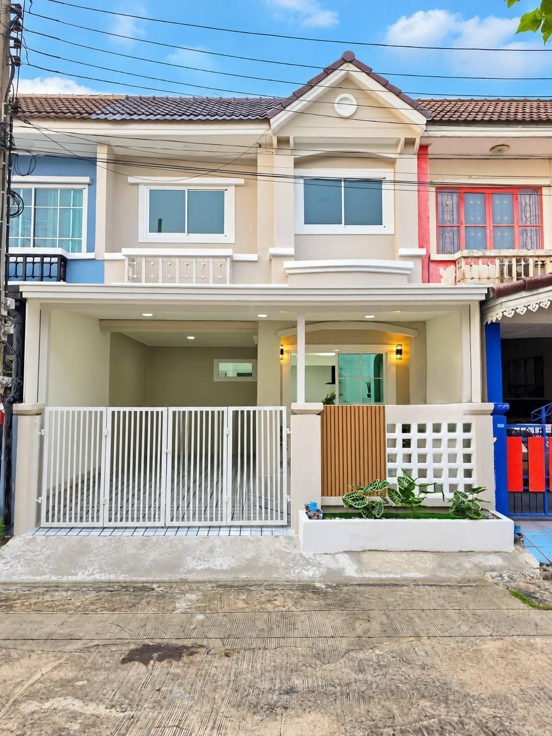 🏡ทาวน์เฮ้าส์ 4 นอน รีโนเวทใหม่ ทำเลดี น้ำไม่ท่วม! "บุศรินทร์" | ราคา 2.09 ล้านบาท