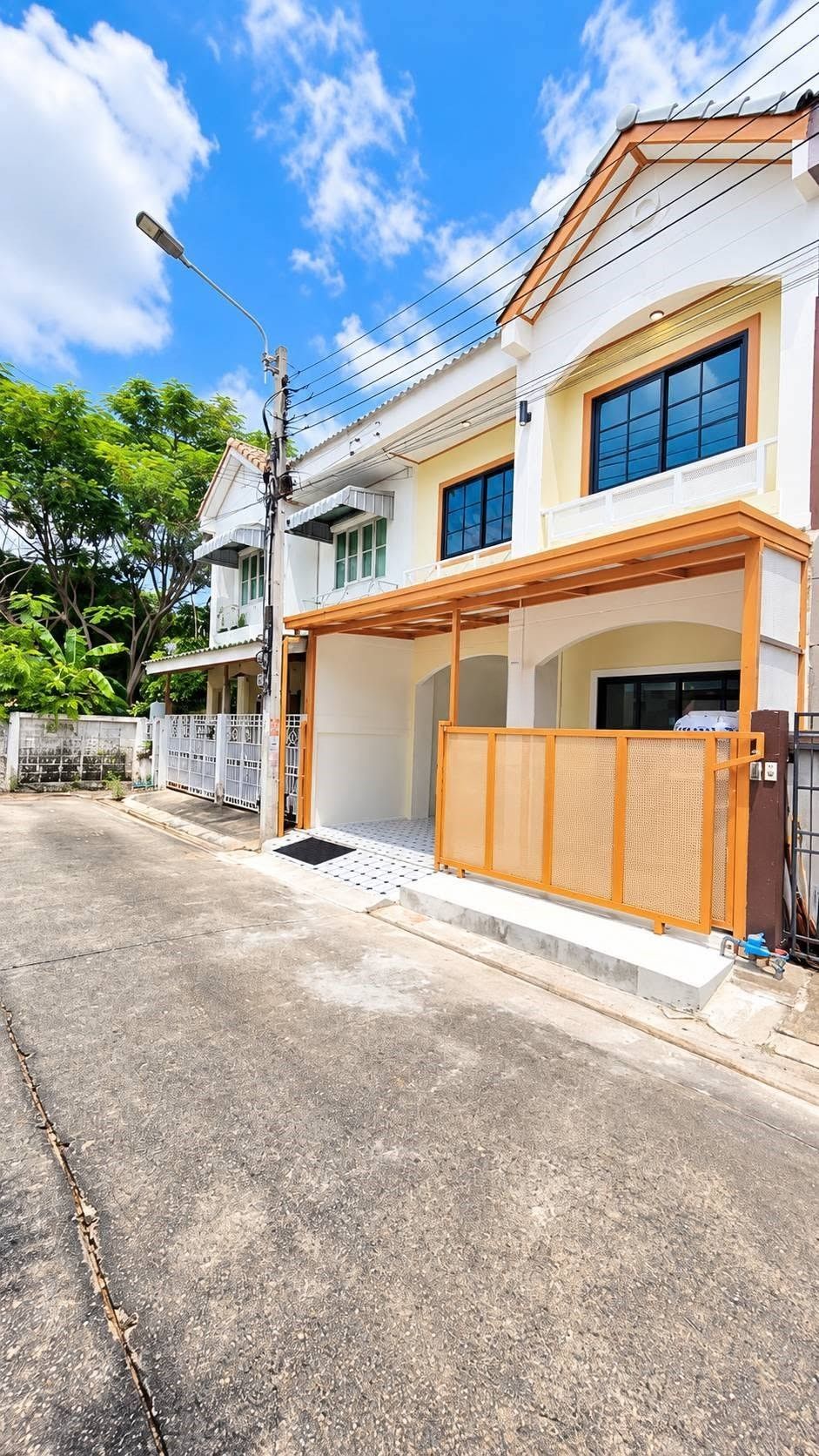 🏡 ทาวน์เฮ้าส์ 4 นอน รีโนเวทใหม่ "บัวทองธานี" ตรงข้ามสมบัติบุรี บางบัวทอง | ราคา 1.99 ล้านบาท