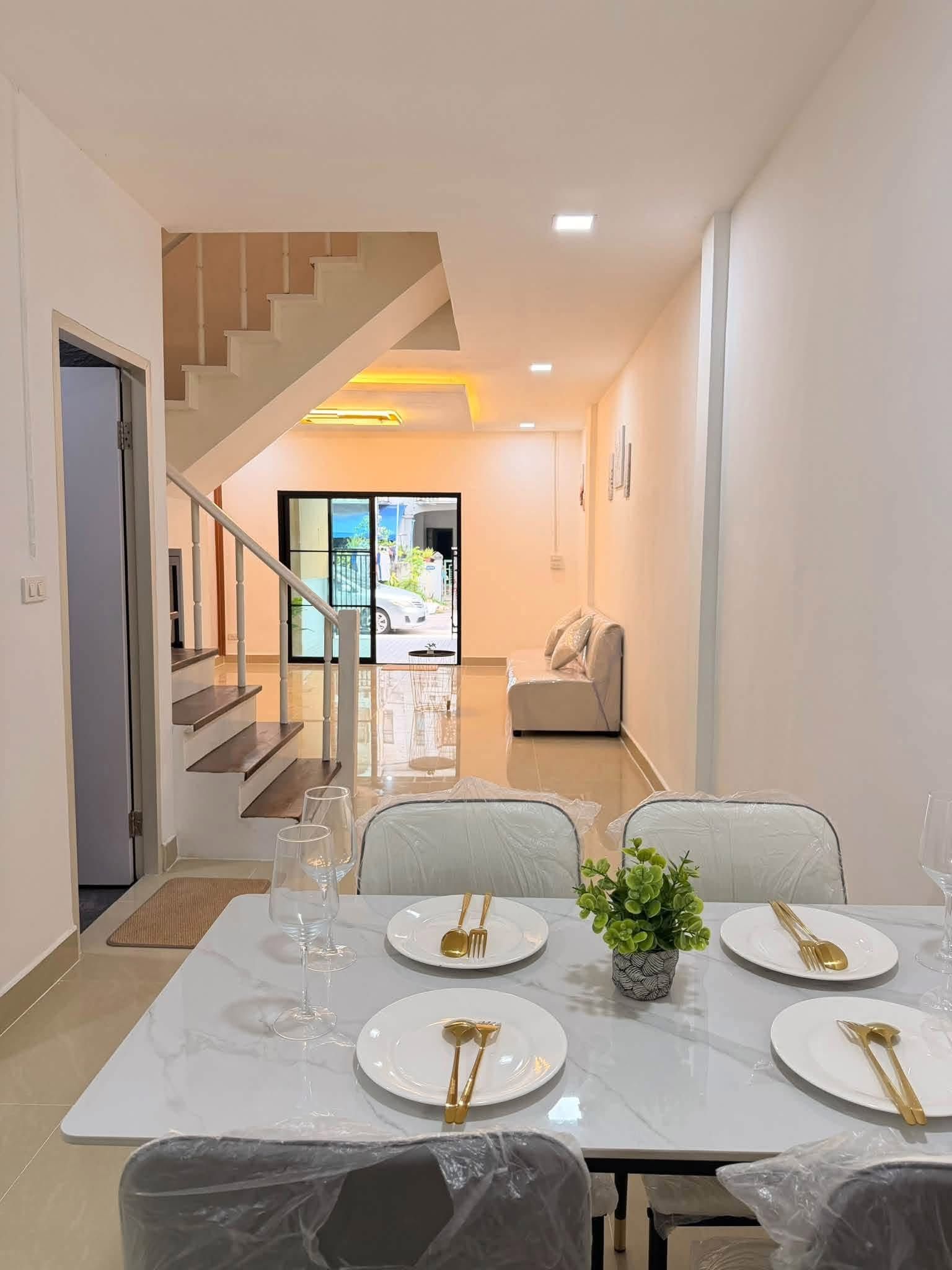 🏡 ทาวน์เฮ้าส์ รีโนเวทใหม่ "นิวเวิลด์วิลล์" บางบัวทอง-สุพรรณบุรี เส้น 340 | ราคา 1.69 ล้านบาท
