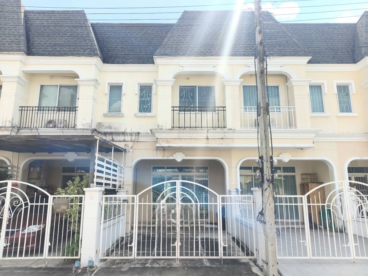🏡 ทาวน์เฮ้าส์ รีโนเวทใหม่ "ปริญลักษณ์ไลท์ พระราม5" ติดถนนราชพฤกษ์ | ราคา 2.79 ล้านบาท