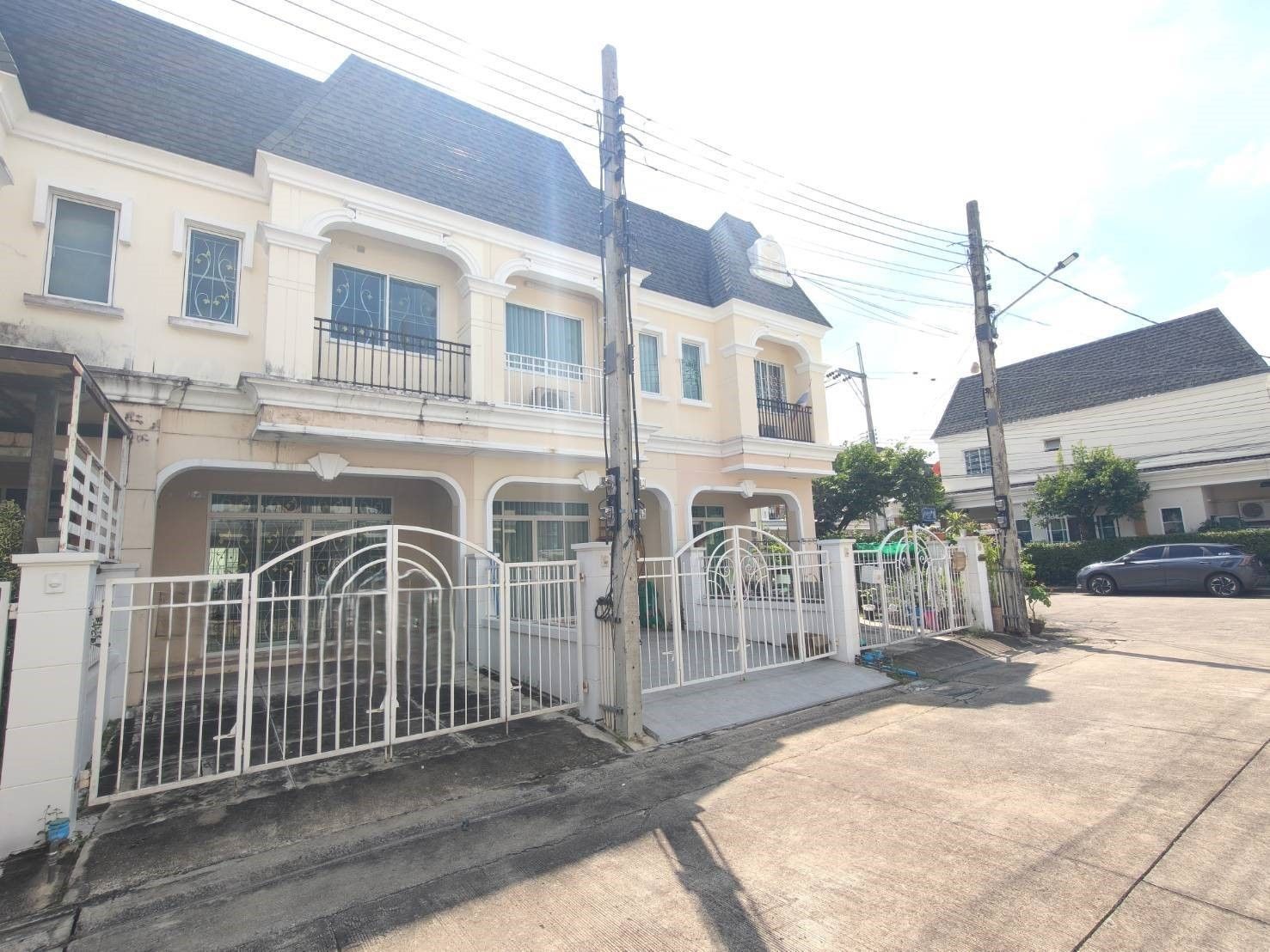 🏡 ทาวน์เฮ้าส์ รีโนเวทใหม่ "ปริญลักษณ์ไลท์ พระราม5" ติดถนนราชพฤกษ์ | ราคา 2.79 ล้านบาท
