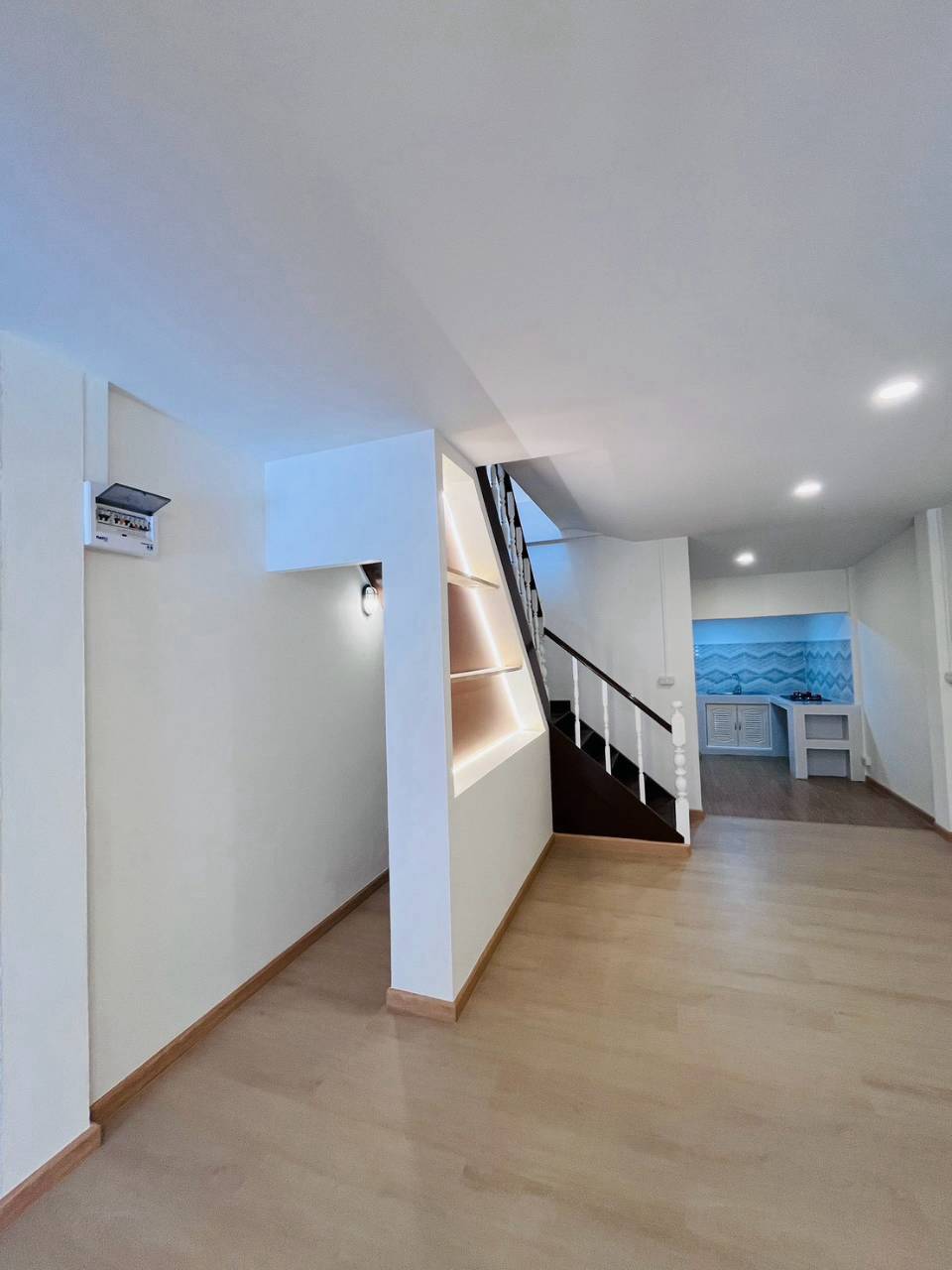 🏠 ทาวน์เฮ้าส์ รีโนเวทใหม่ ทำเลดี "บัวทอง 4" ใกล้สถานีรถไฟฟ้าสายสีม่วง | ราคา 1.59 ล้านบาท