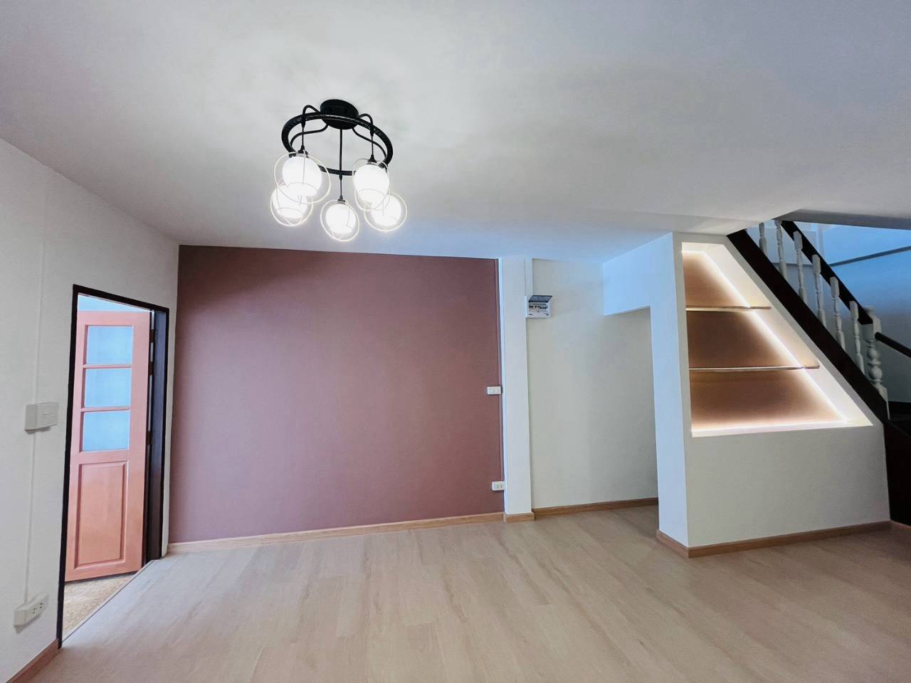 🏠 ทาวน์เฮ้าส์ รีโนเวทใหม่ ทำเลดี "บัวทอง 4" ใกล้สถานีรถไฟฟ้าสายสีม่วง | ราคา 1.59 ล้านบาท 3