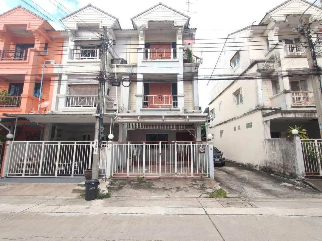 🏠ทาวน์เฮ้าส์ 3 ชั้น รีโนเวทใหม่ ถนนเมน "กาญจนาลักษณ์ 4" ติดถนนกาญจนาภิเษก | ราคา 3.59 ล้านบาท