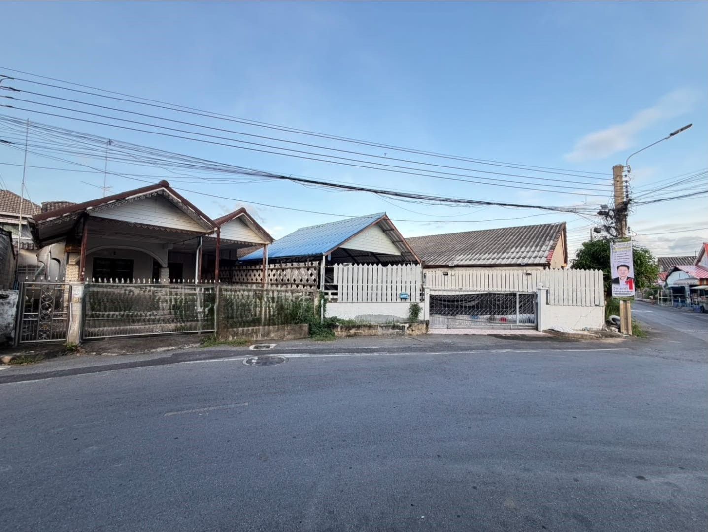 🏡บ้านเดี่ยว รีโนเวทใหม่ พื้นที่เยอะ "บัวทองเคหะ" หน้าบ้านติดสนามเด็กเล่น ไม่ชนใคร | ราคา  2.59 ล้านบาท
