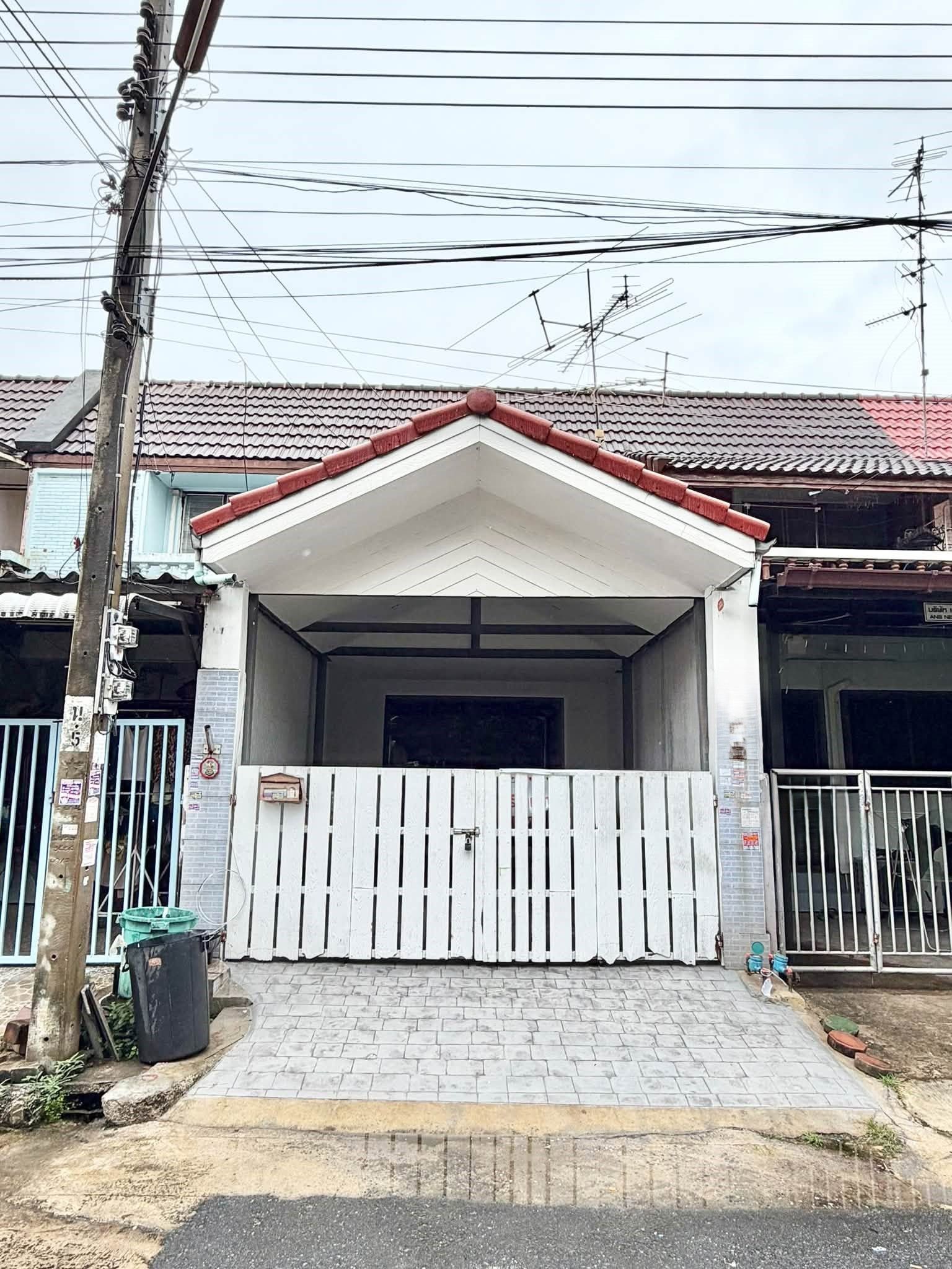 🏠 ทาวน์เฮ้าส์ รีโนเวทใหม่ "ลานทอง" ติวานนท์-ปากเกร็ด ใกล้รถไฟฟ้าสายสีชมพู | ราคา 2.39 ล้านบาท