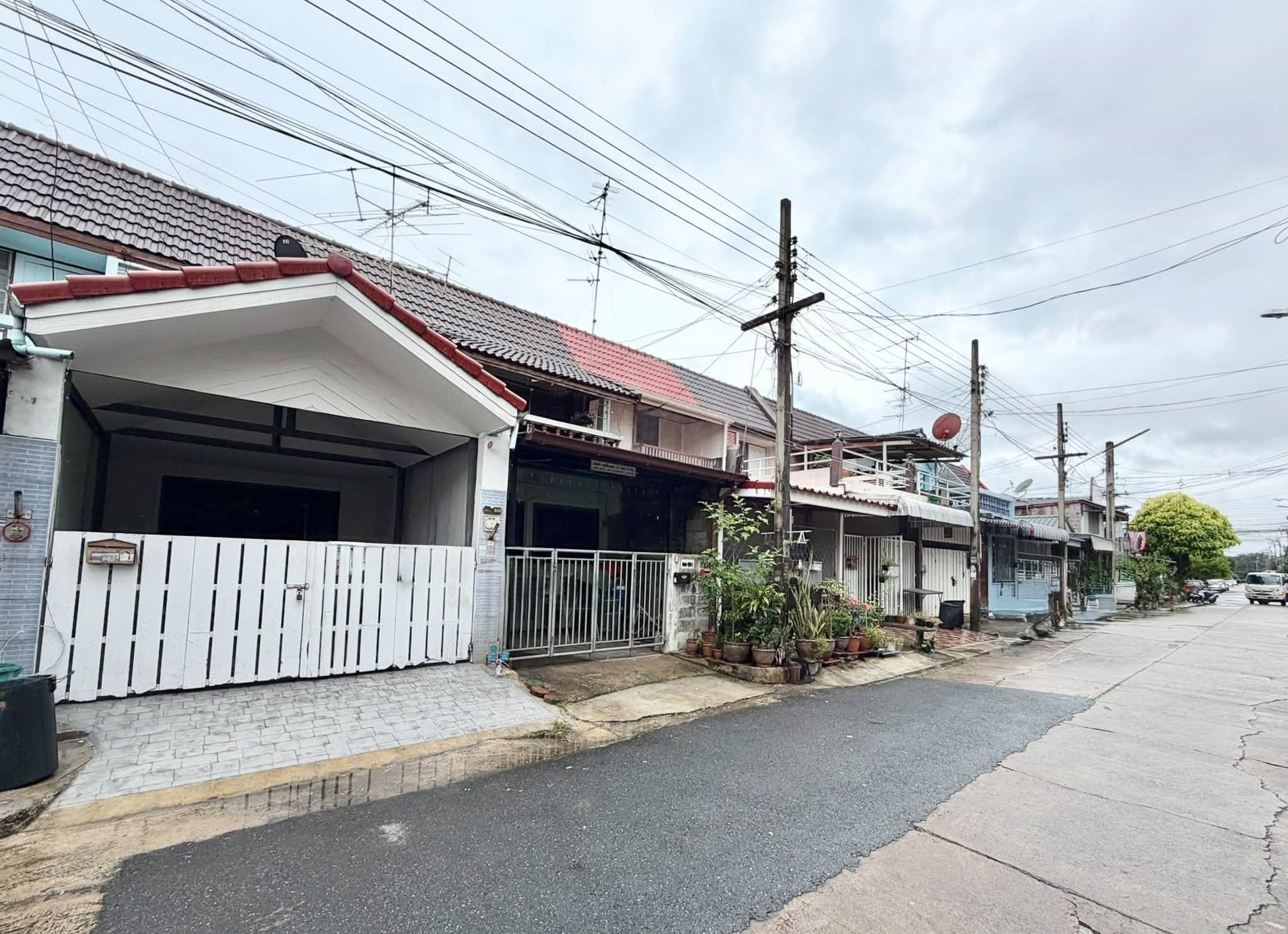 🏠 ทาวน์เฮ้าส์  รีโนเวทใหม่ "ลานทอง" ติวานนท์-ปากเกร็ด ใกล้รถไฟฟ้าสายสีชมพู | ราคา 2.39 ล้านบาท 3