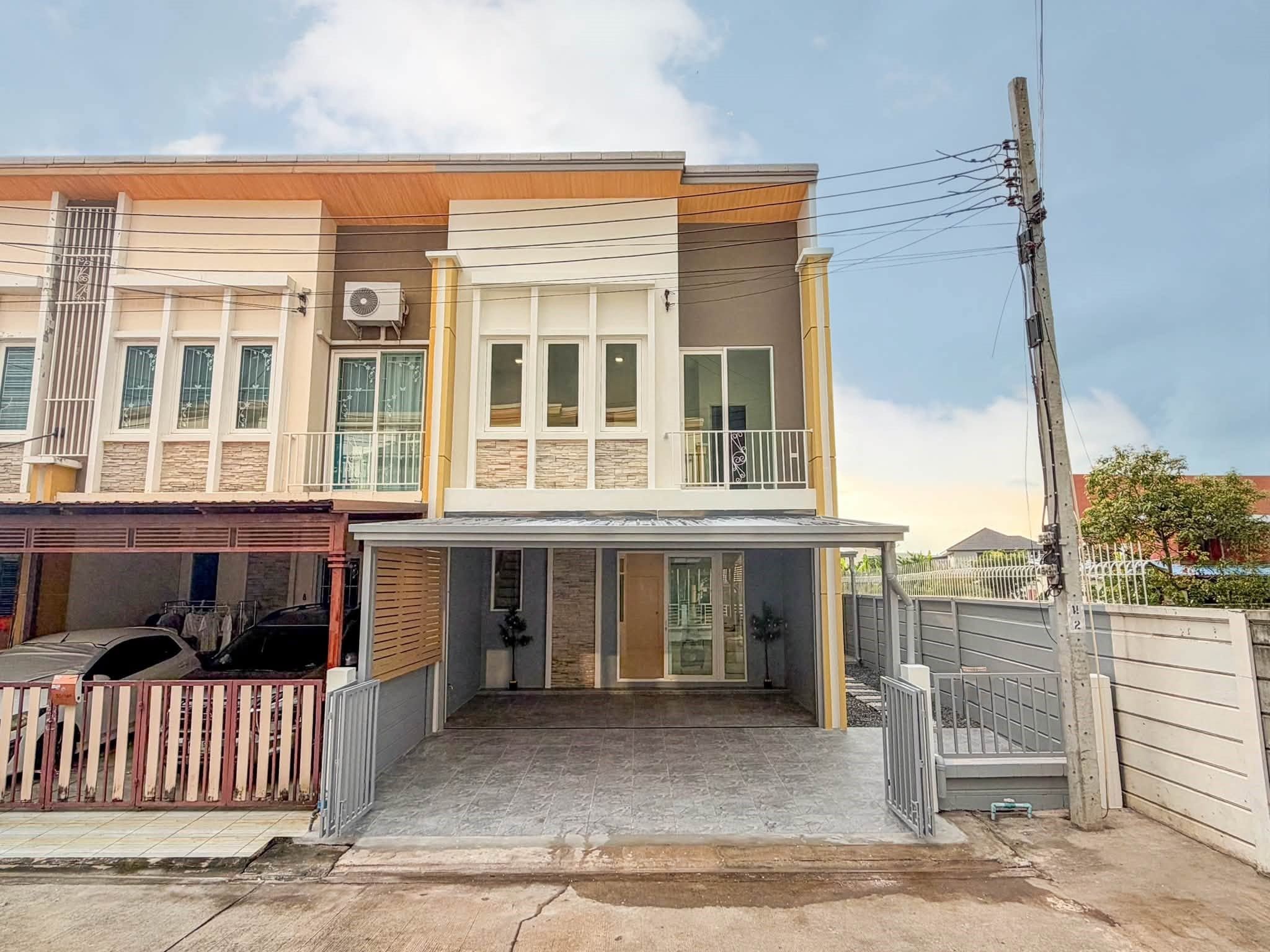 🏡 ทาวน์เฮ้าส์หลังมุม รีโนเวทใหม่ 4 นอน "โกลเด้น อเวนิว แจ้งวัฒนะ-ติวานนท์" | ราคา 3.89 ล้านบาท