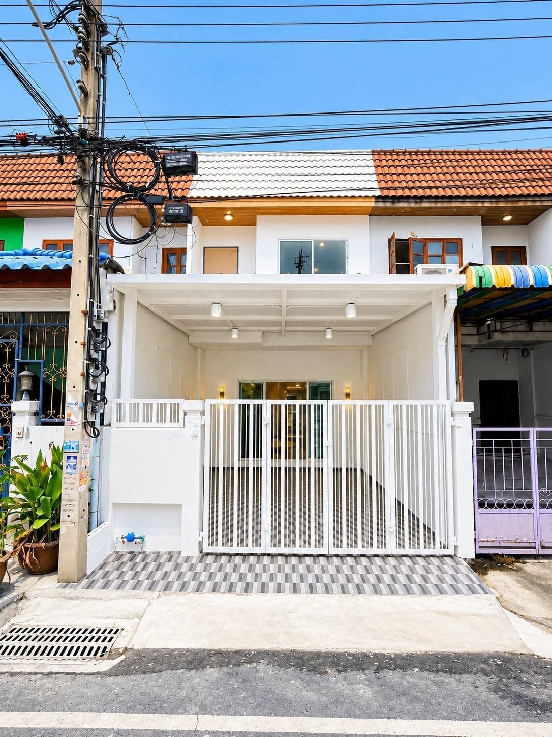 🏡 ทาวน์เฮ้าส์ รีโนเวทหรู สไตล์ Modern Luxury "บัวทอง 2" ใกล้ MRT คลองบางไผ่ | ราคา  1.89 ล้านบาท