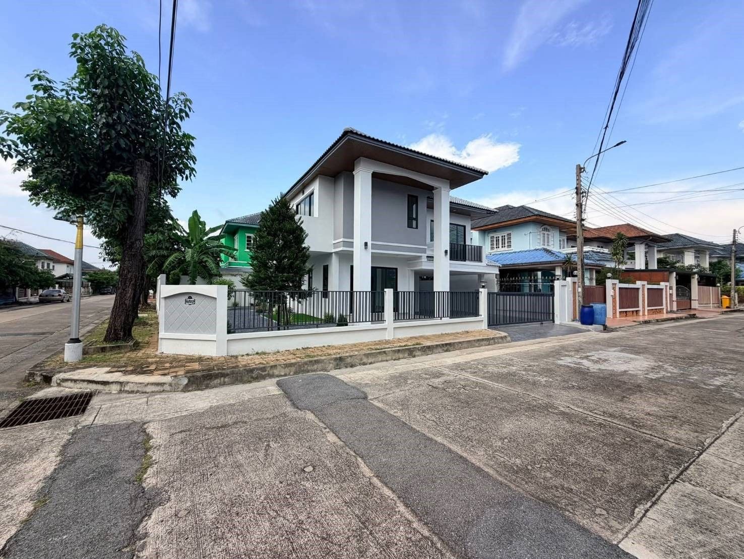 🏡 บ้านเดี่ยวหลังมุม รีโนเวทใหม่ "มณีรินทร์ รัตนาธิเบศร์" พื้นที่เยอะ หน้าบ้านทิศใต้ | ราคา 6.59 ล้านบาท 2