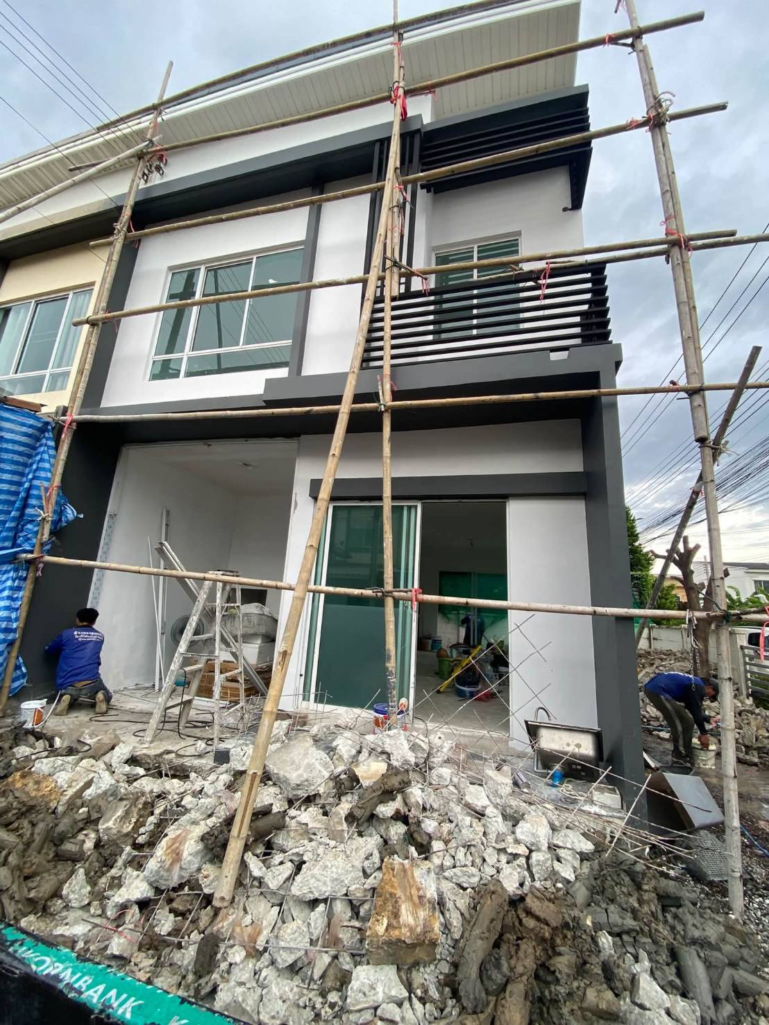 🏡 ทาวน์เฮ้าส์ หลังมุม ถนนเมน รีโนเวทใหม่ "พลีโน่ ปิ่นเกล้า - วงแหวน" ซอยส้มเกลี้ยง | ราคา 2.99 ล้านบาท