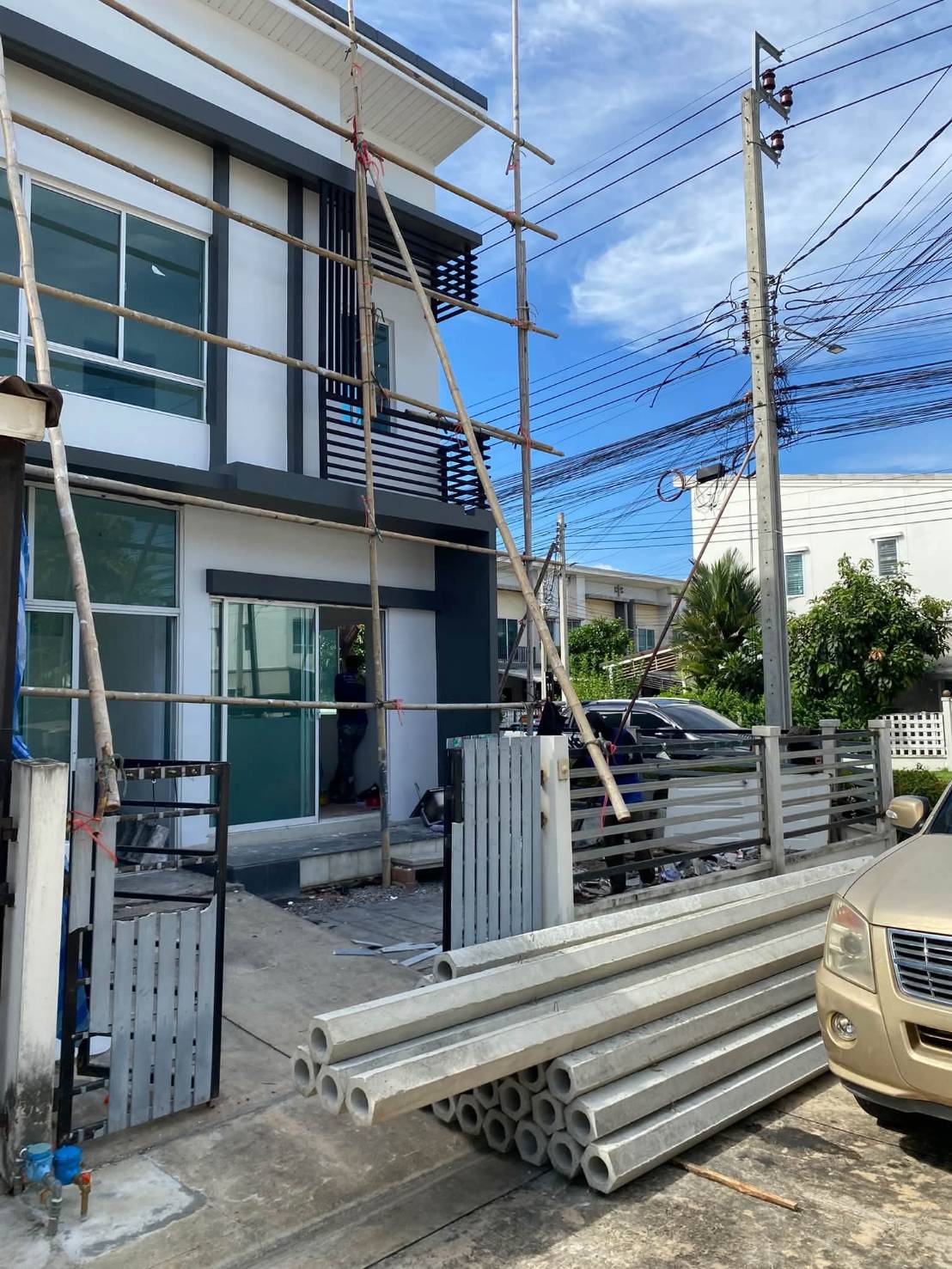 🏡 ทาวน์เฮ้าส์ หลังมุม ถนนเมน รีโนเวทใหม่ "พลีโน่ ปิ่นเกล้า - วงแหวน" ซอยส้มเกลี้ยง | ราคา 2.99 ล้านบาท 2